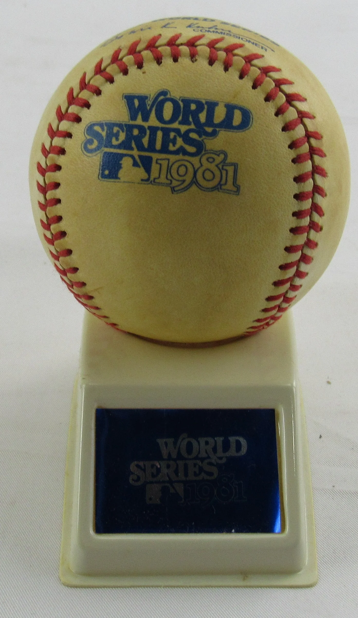 1981 Rawlings World Series Baseball Unused w/ Stand and Box - Image 5