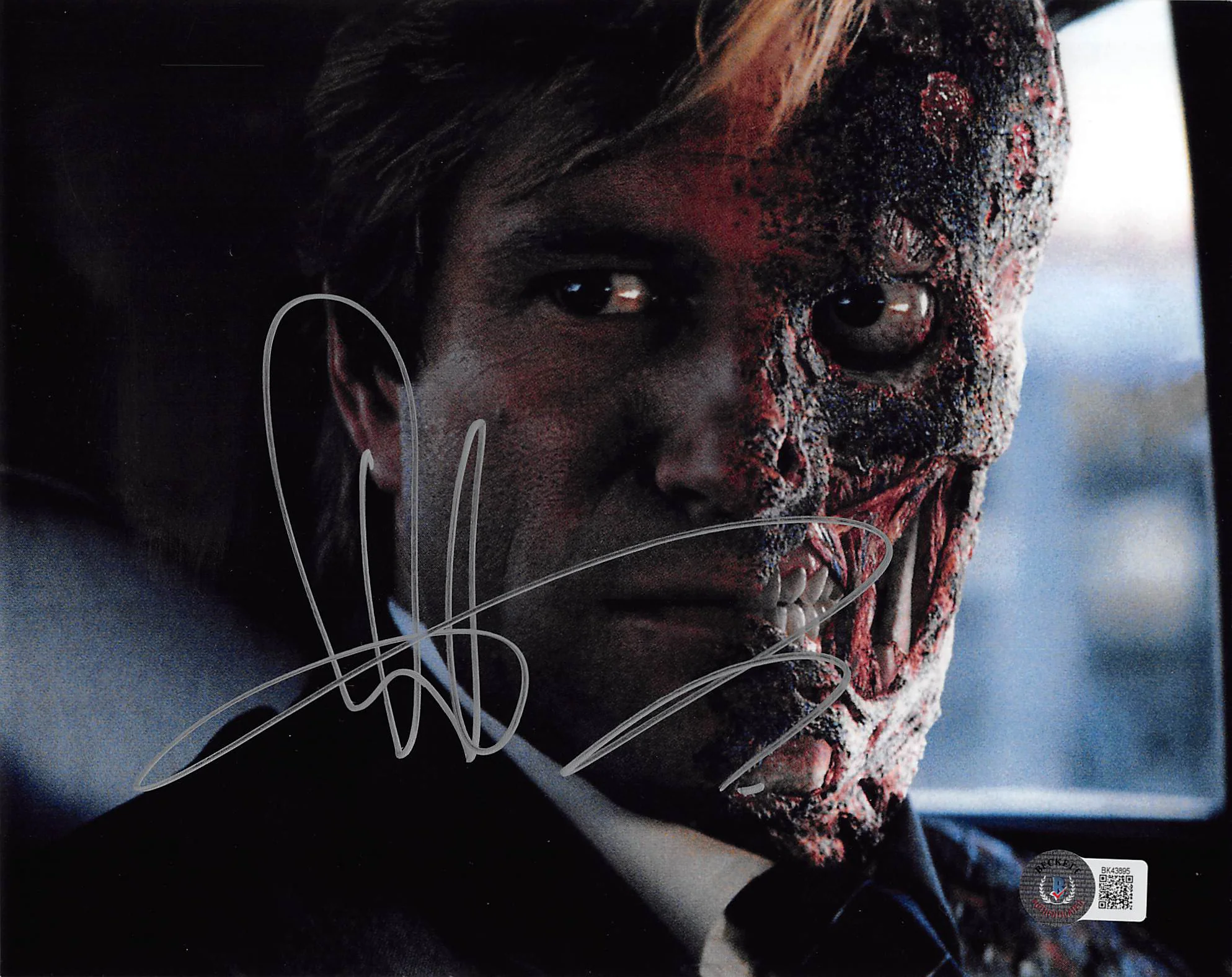 Aaron Eckhart Batman The Dark Knight Signed 8x10 Horizontal Photo BAS 1 - Image 2