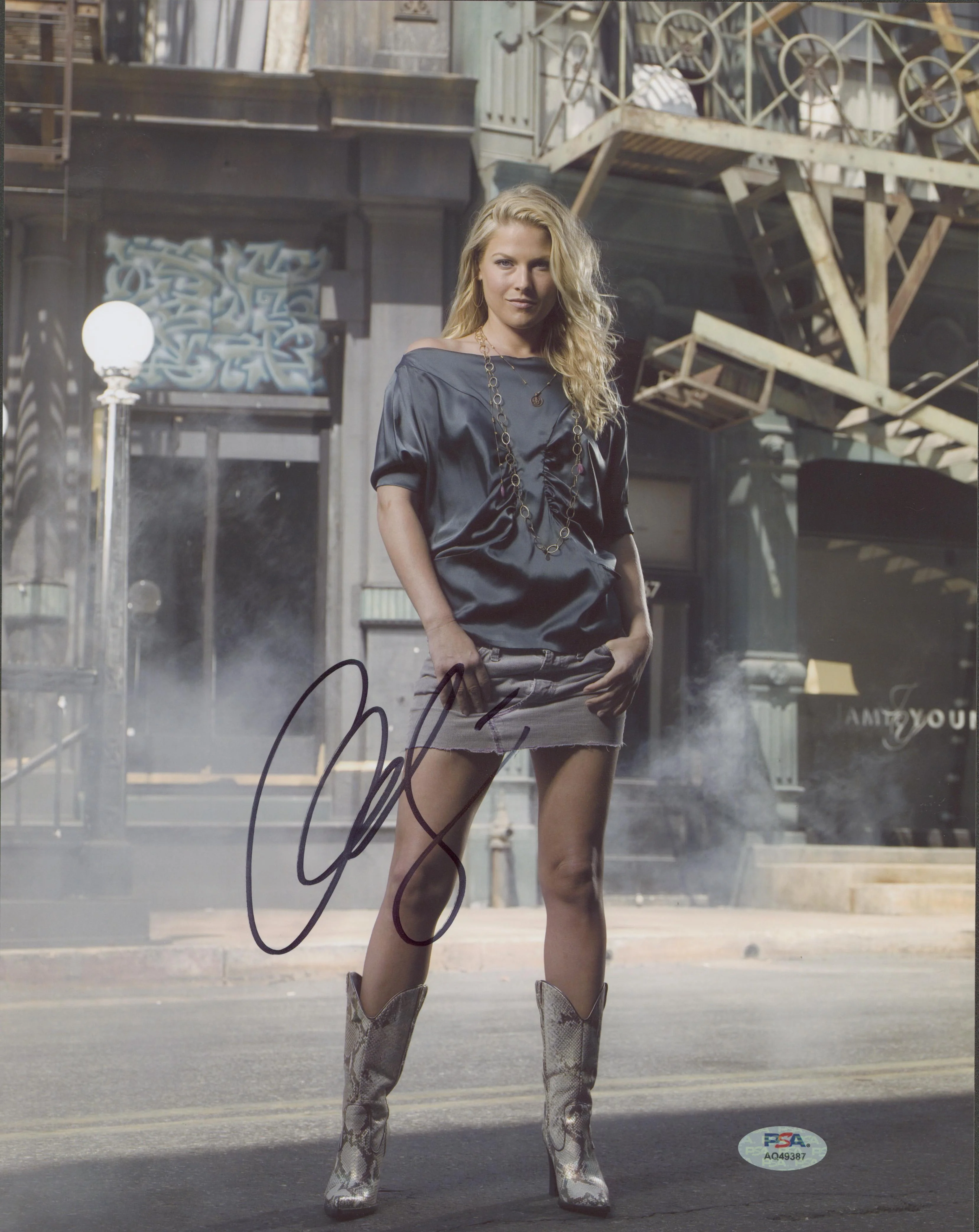 Ali Larter Resident Evil Authentic Signed 11x14 Vertical Photo PSA/DNA #AQ49387 - Image 2