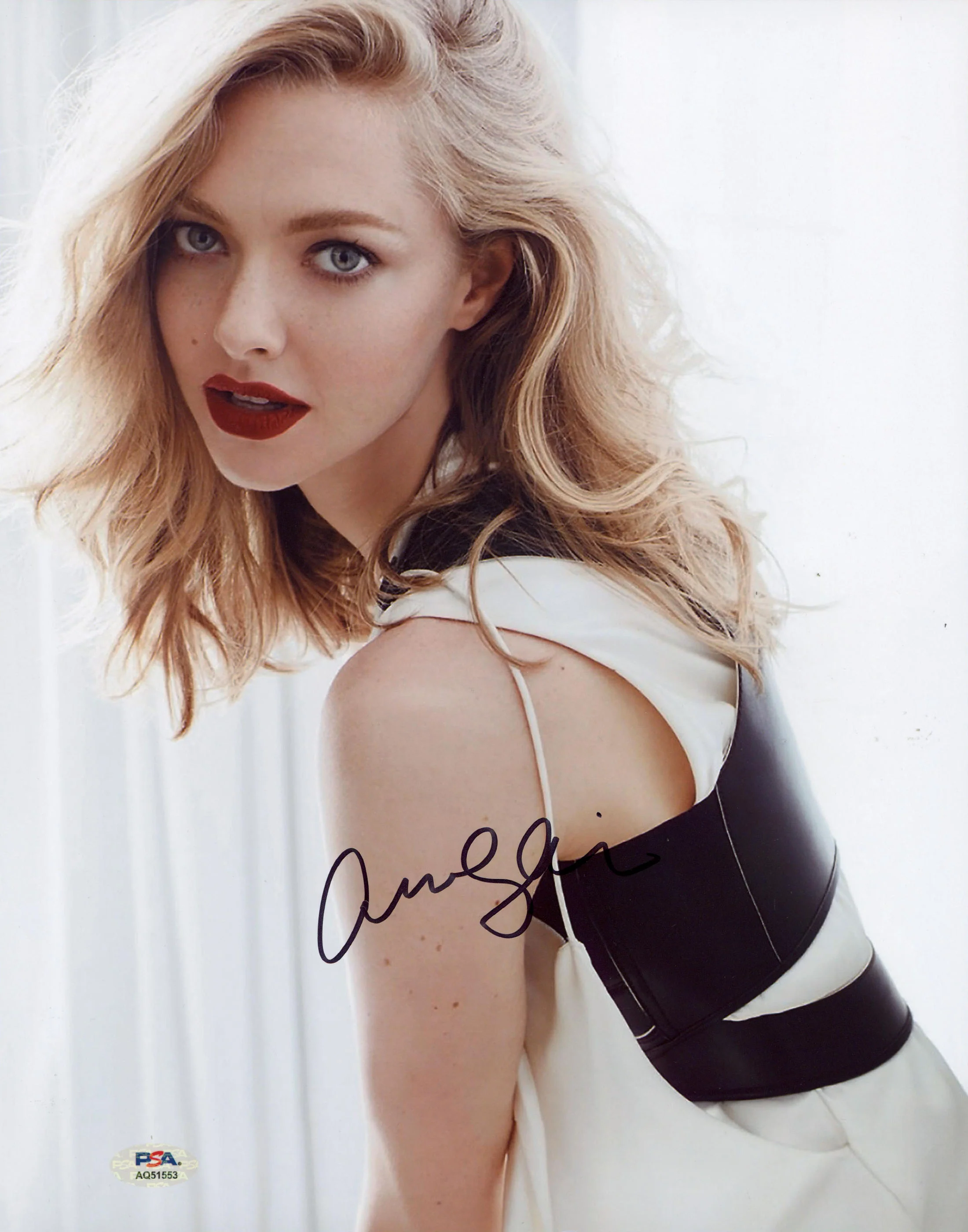 Amanda Seyfried Mean Girls Authentic Signed 11x14 Vertical Photo PSA/DNA AQ51553 - Image 2