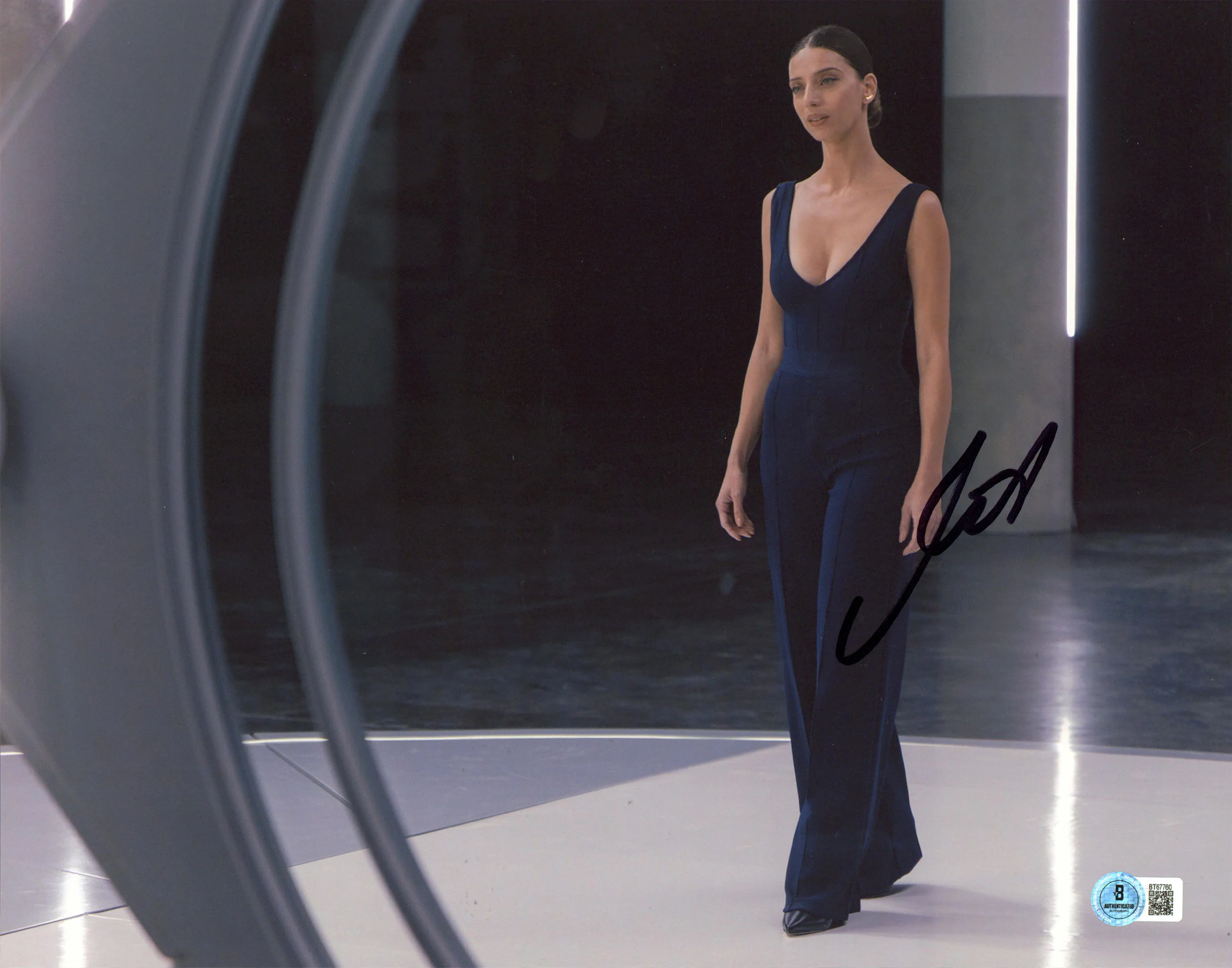 Angela Sarafyan Westworld Authentic Signed 11x14 Horizontal Photo BAS #BT67760 - Image 2