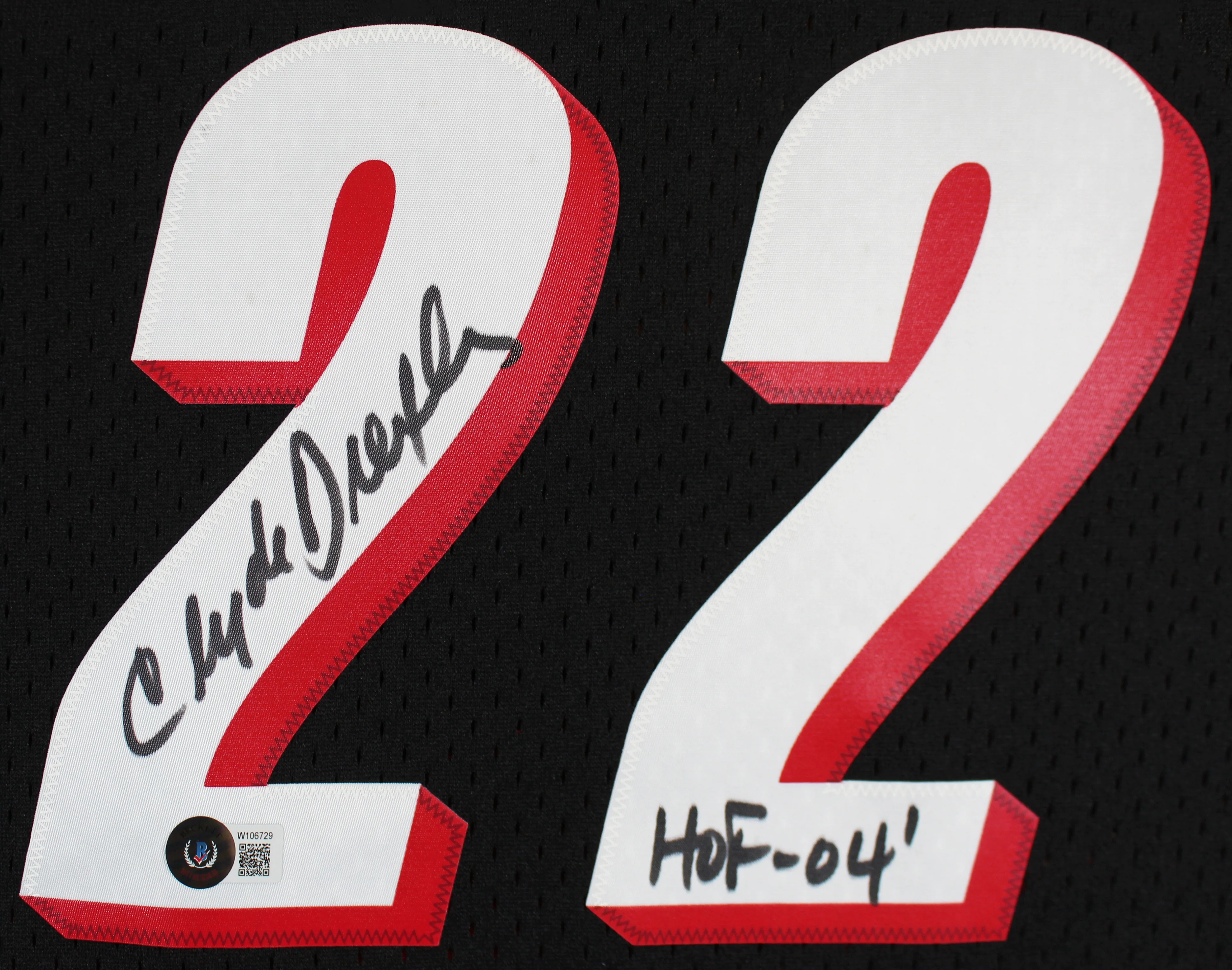 Blazers Clyde Drexler "HOF 04" Signed Black Mitchell & Ness Jersey BAS Witnessed - Image 3