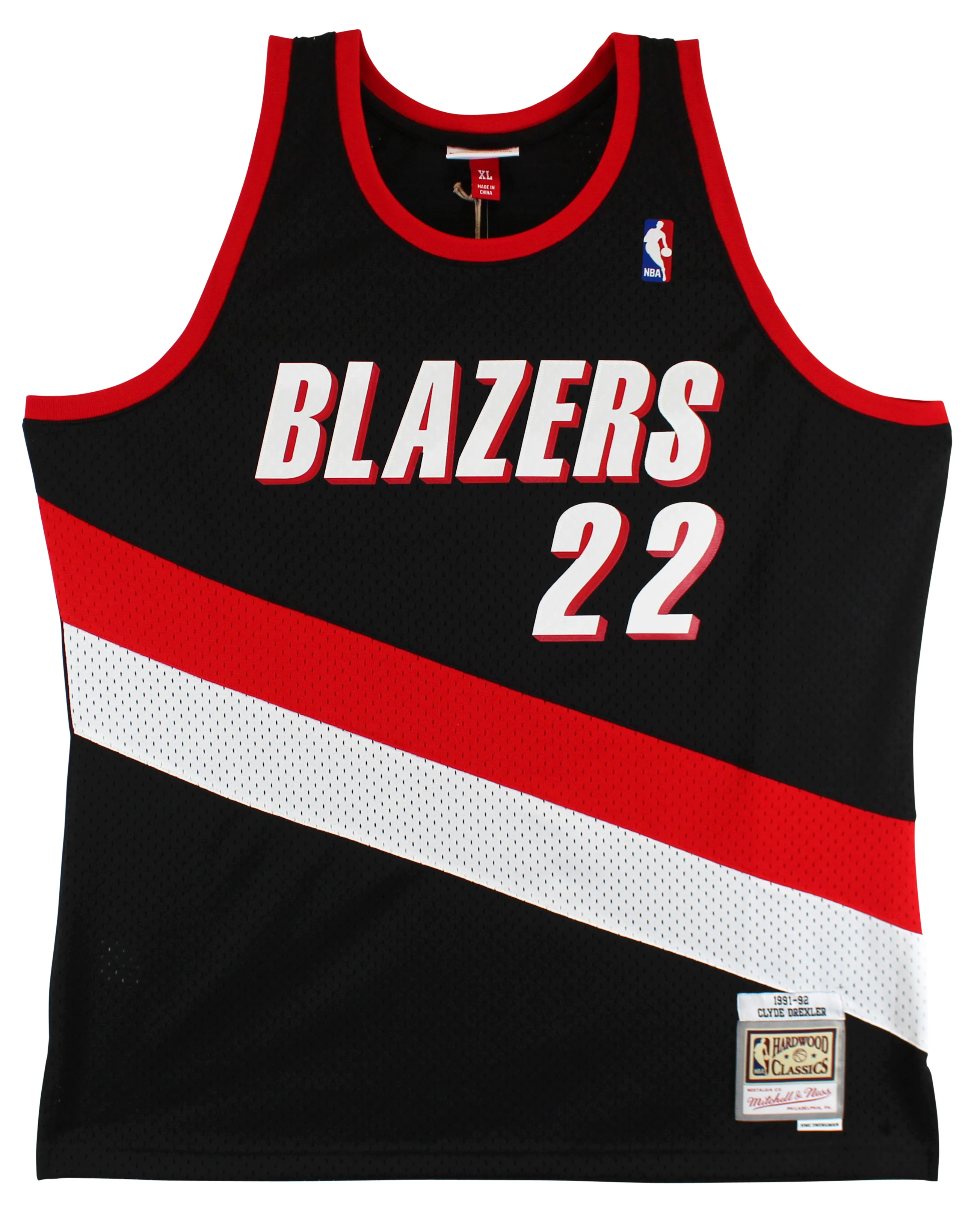 Blazers Clyde Drexler "HOF 04" Signed Black Mitchell & Ness Jersey BAS Witnessed - Image 4