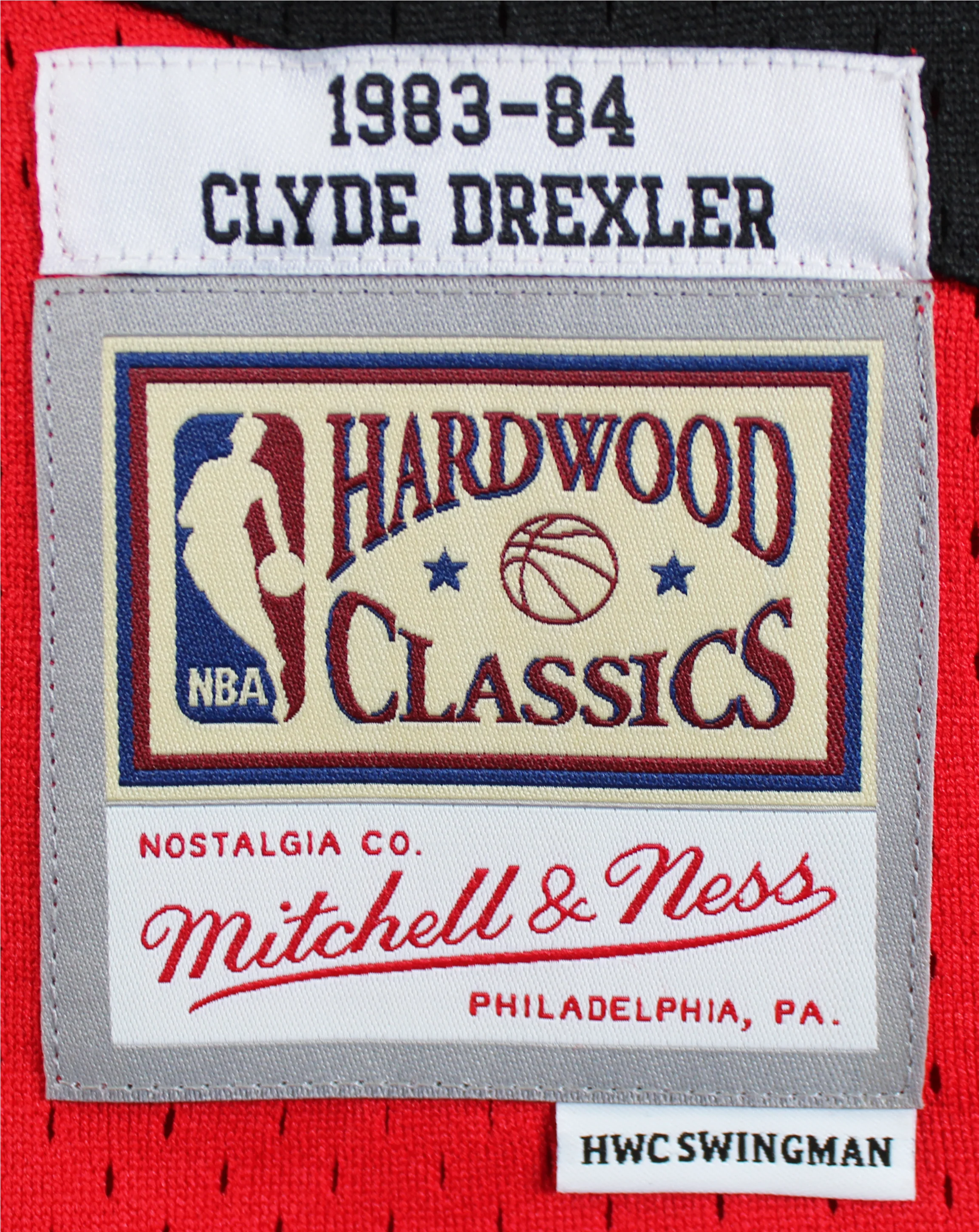 Blazers Clyde Drexler "HOF 04" Signed Red Mitchell & Ness Jersey BAS Witnessed - Image 5