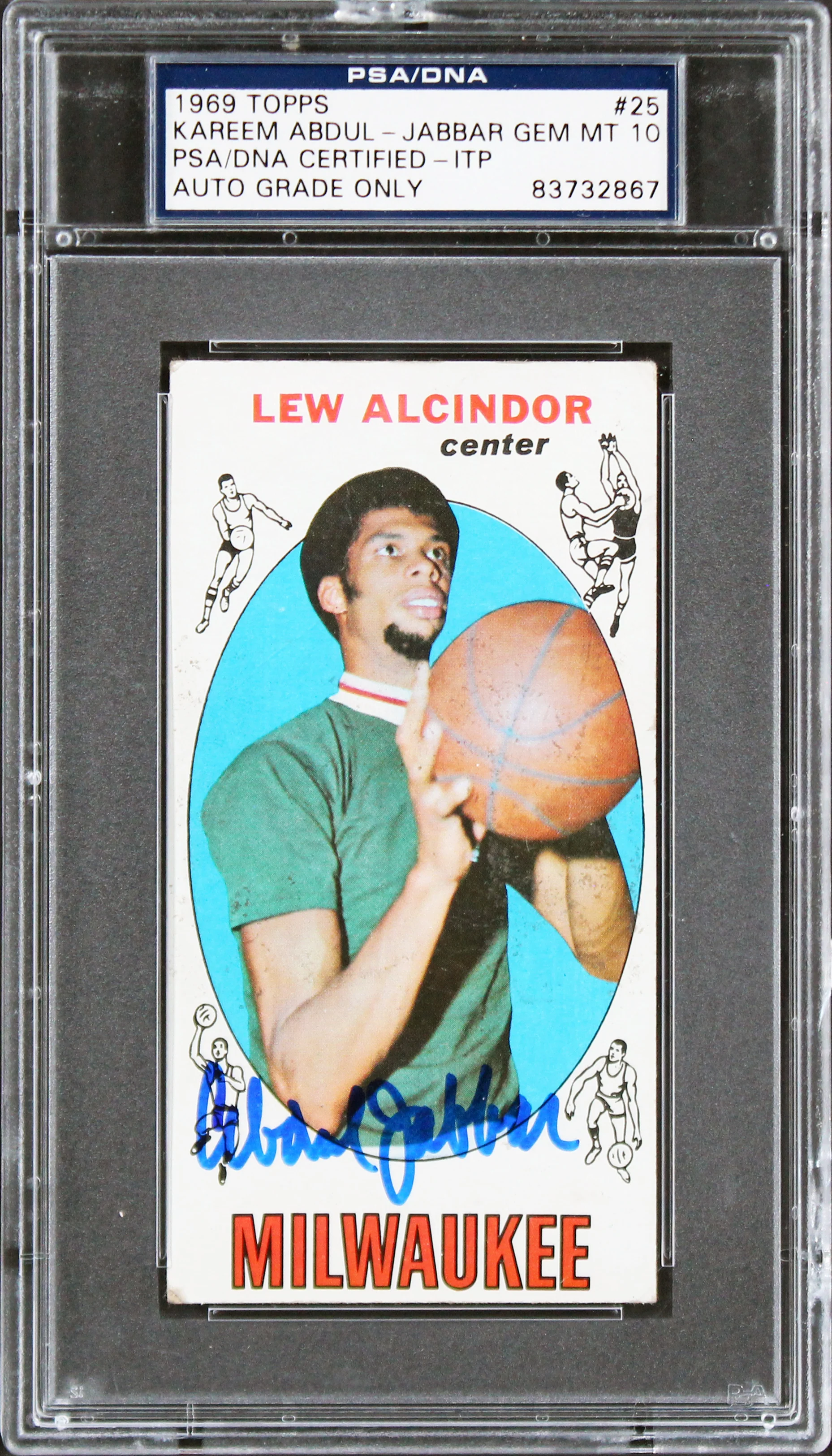 Bucks Kareem Abdul-Jabbar Signed 1969 Topps #25 Rookie Card Auto 10! PSA Slab 1 - Image 2
