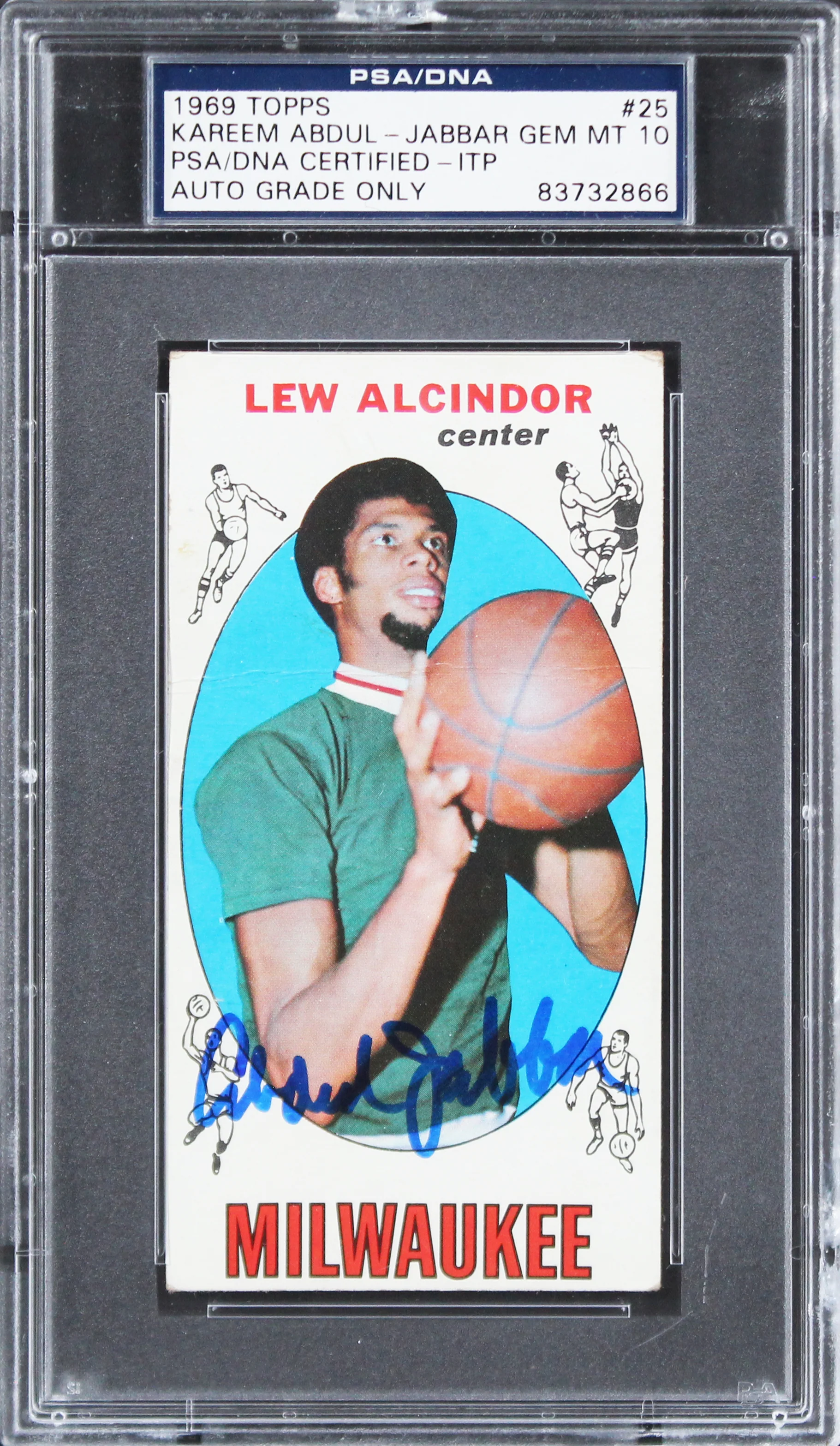 Bucks Kareem Abdul-Jabbar Signed 1969 Topps #25 Rookie Card Auto 10! PSA Slab 2 - Image 2