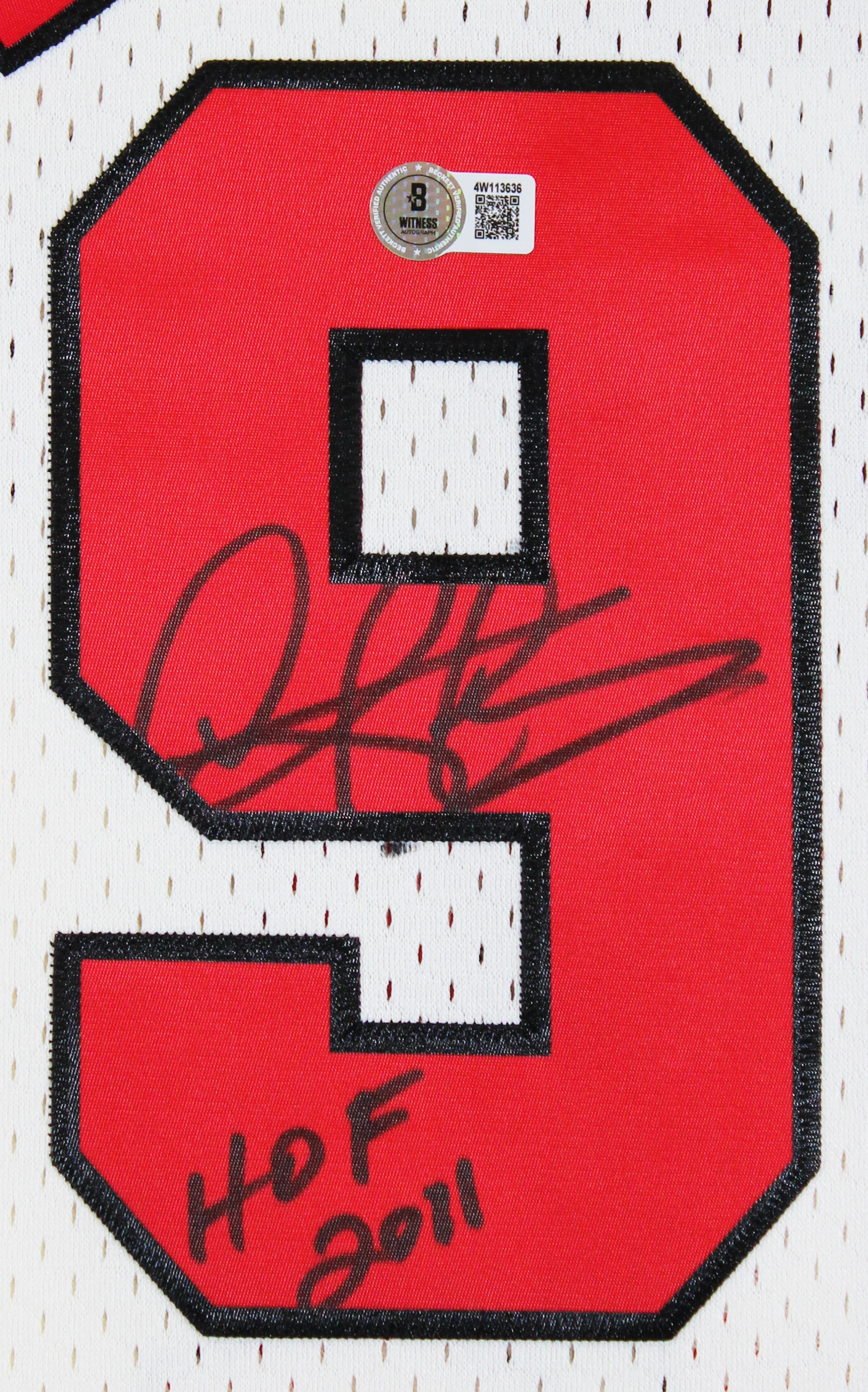 Bulls Dennis Rodman "HOF 2011" Signed Cream M&N HWC Swingman Jersey BAS Witness - Image 4