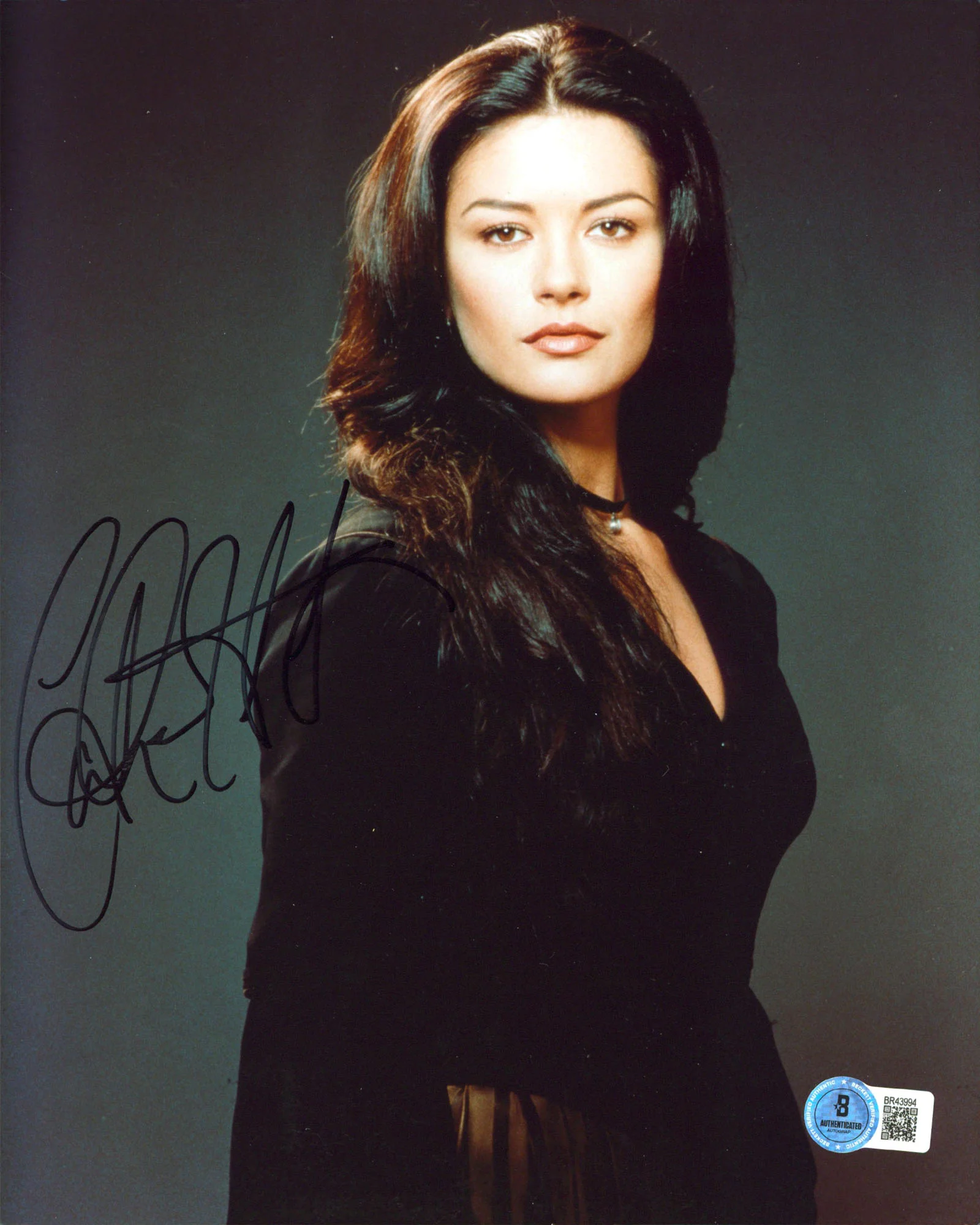 Catherine Zeta-Jones Entrapment Authentic Signed 8x10 Vertical Photo BAS#BR43994 - Image 2