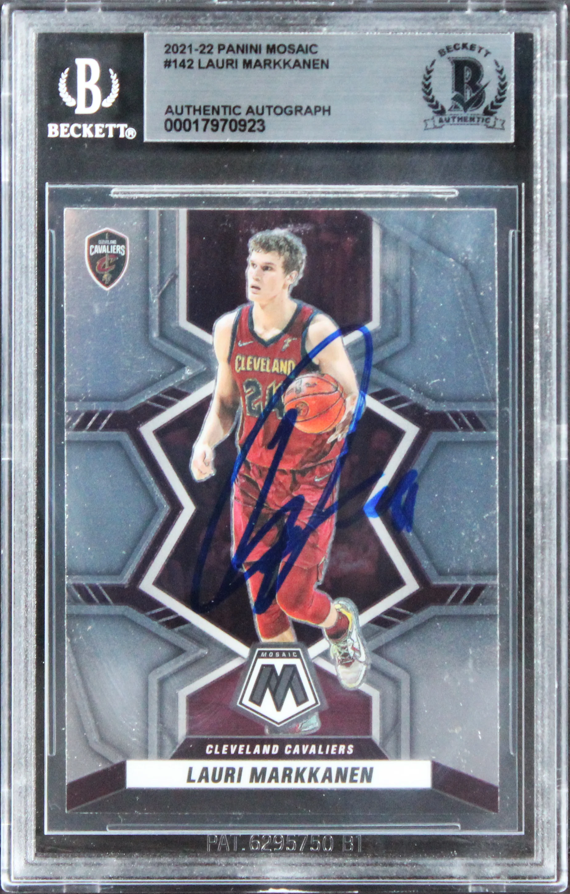 Cavaliers Lauri Markkanen Signed 2021 Panini Mosaic #142 Card BAS Slabbed - Image 2
