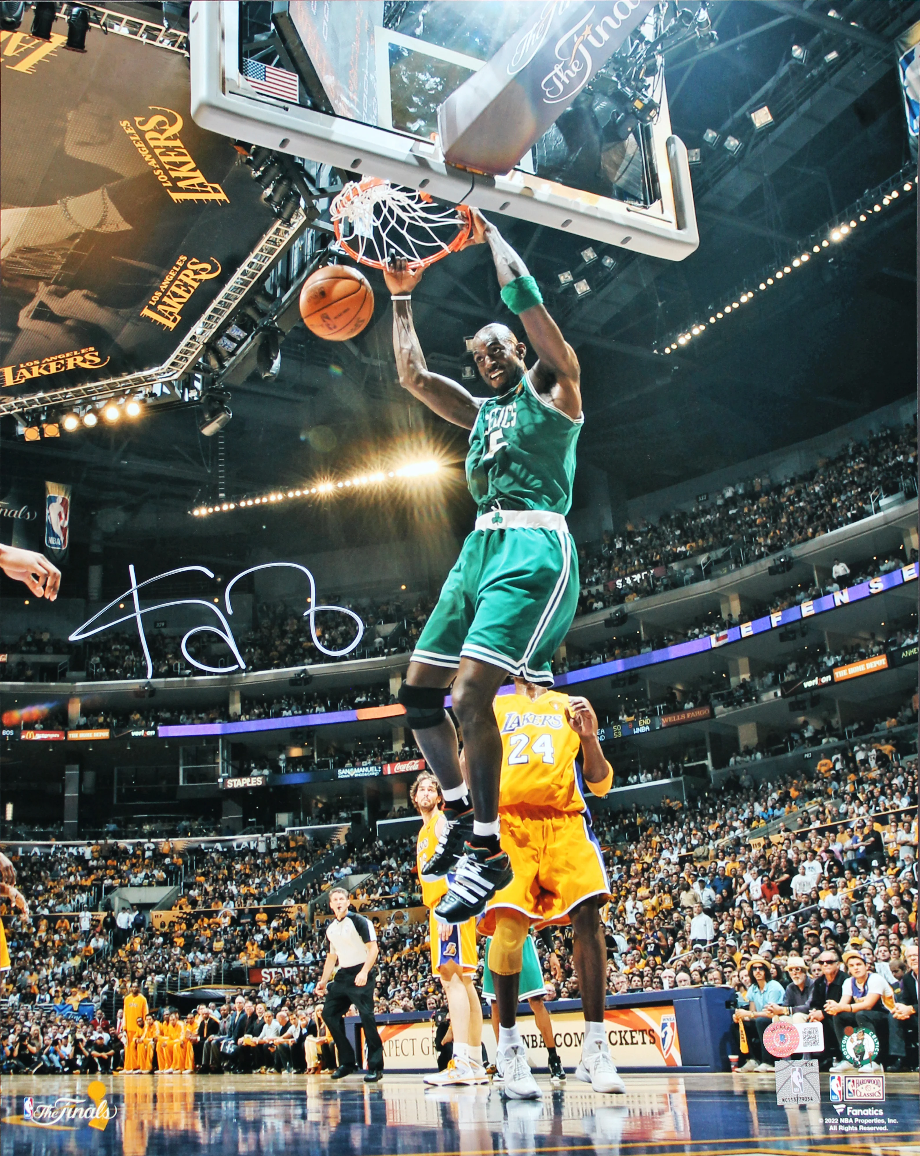 Celtics Kevin Garnett Signed 16x20 Vertical Photo Vs Lakers BAS Witnessed - Image 2