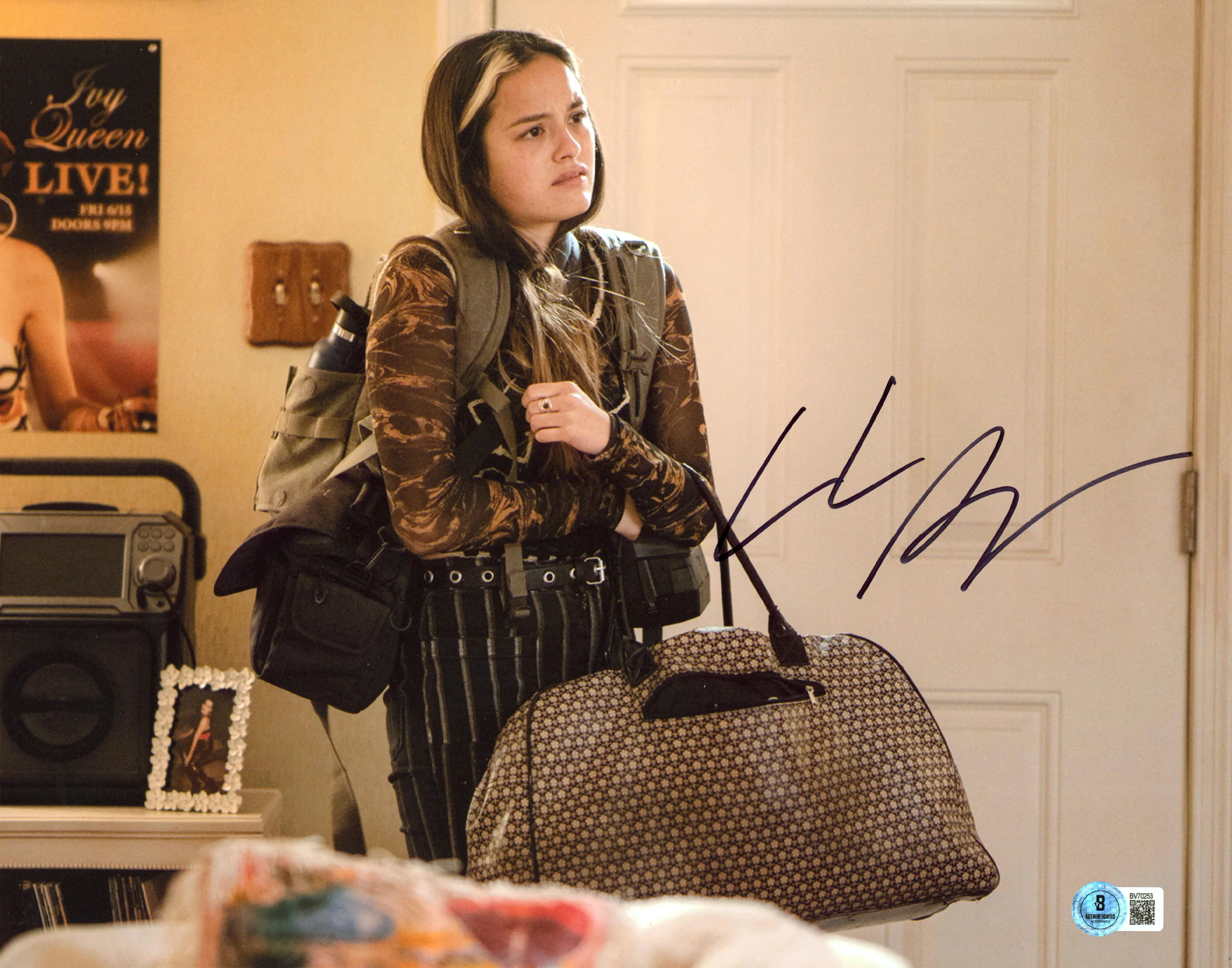 Chelsea Rendon Vida Authentic Signed 11x14 Horizontal Photo BAS #BV70253 - Image 2