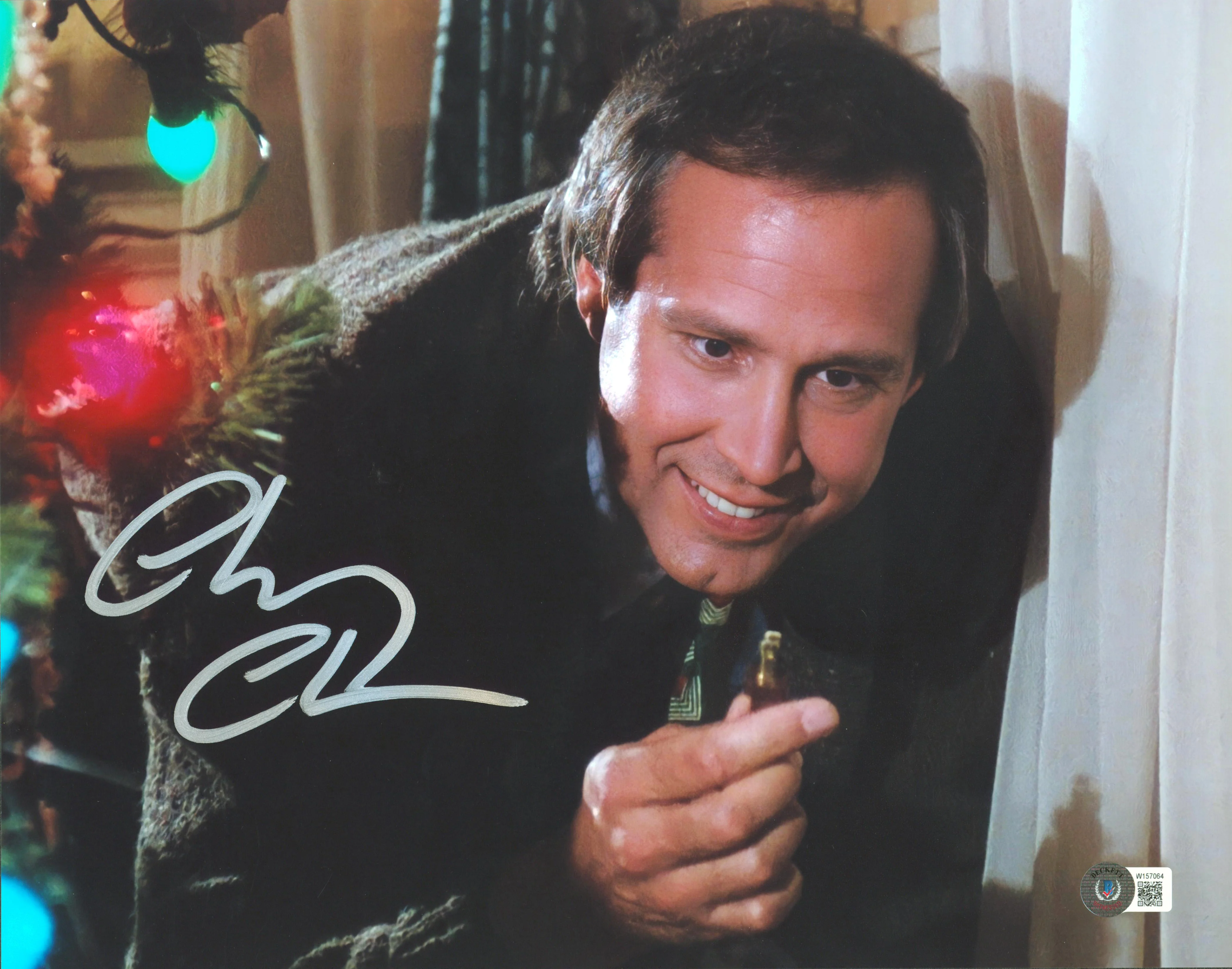 Chevy Chase Christmas Vacation Signed 11x14 Plugging In Tree Photo BAS Witnessed - Image 2