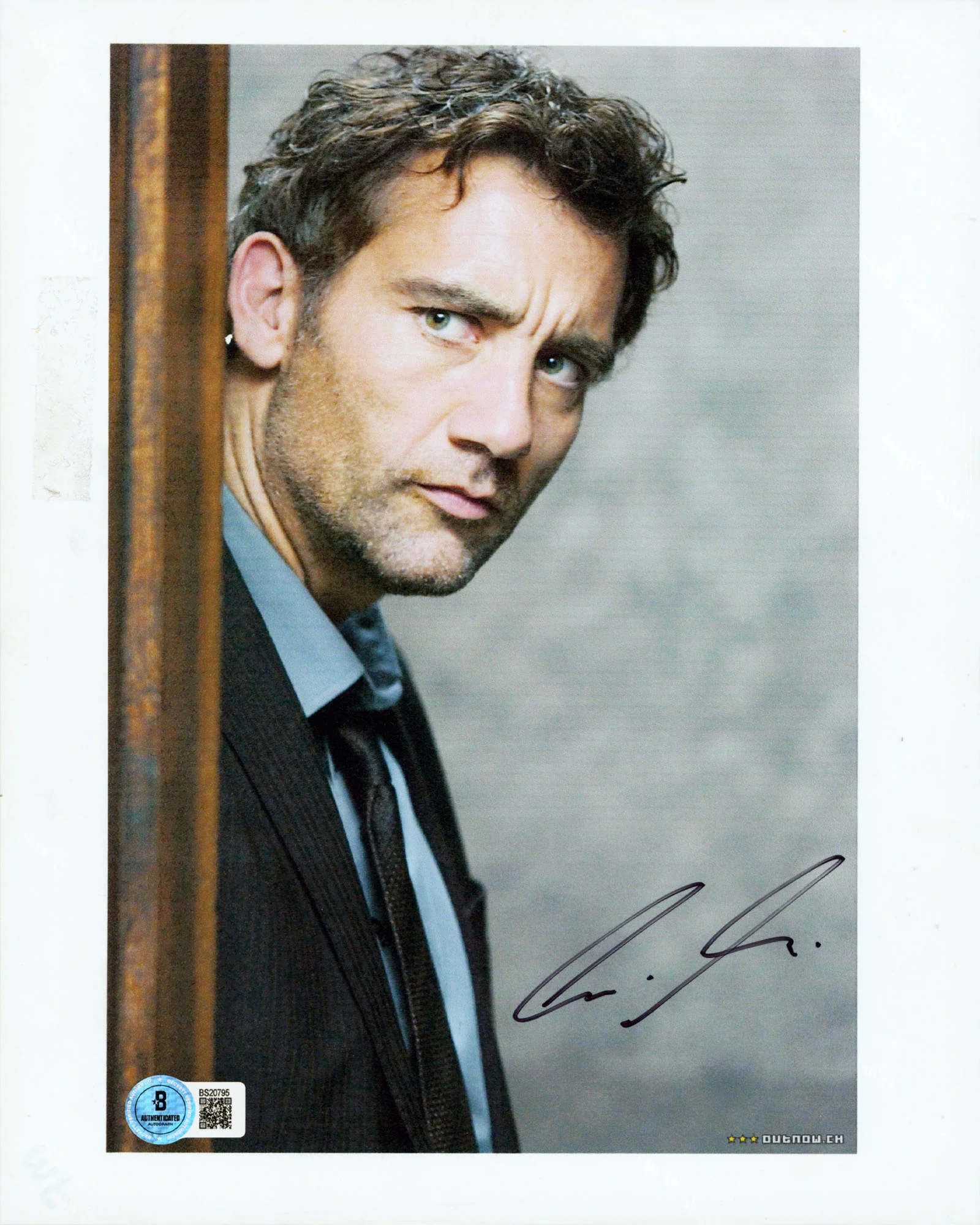 Clive Owen Children of Men Authentic Signed 8.5x11 Vertical Photo BAS #BS20795 - Image 2