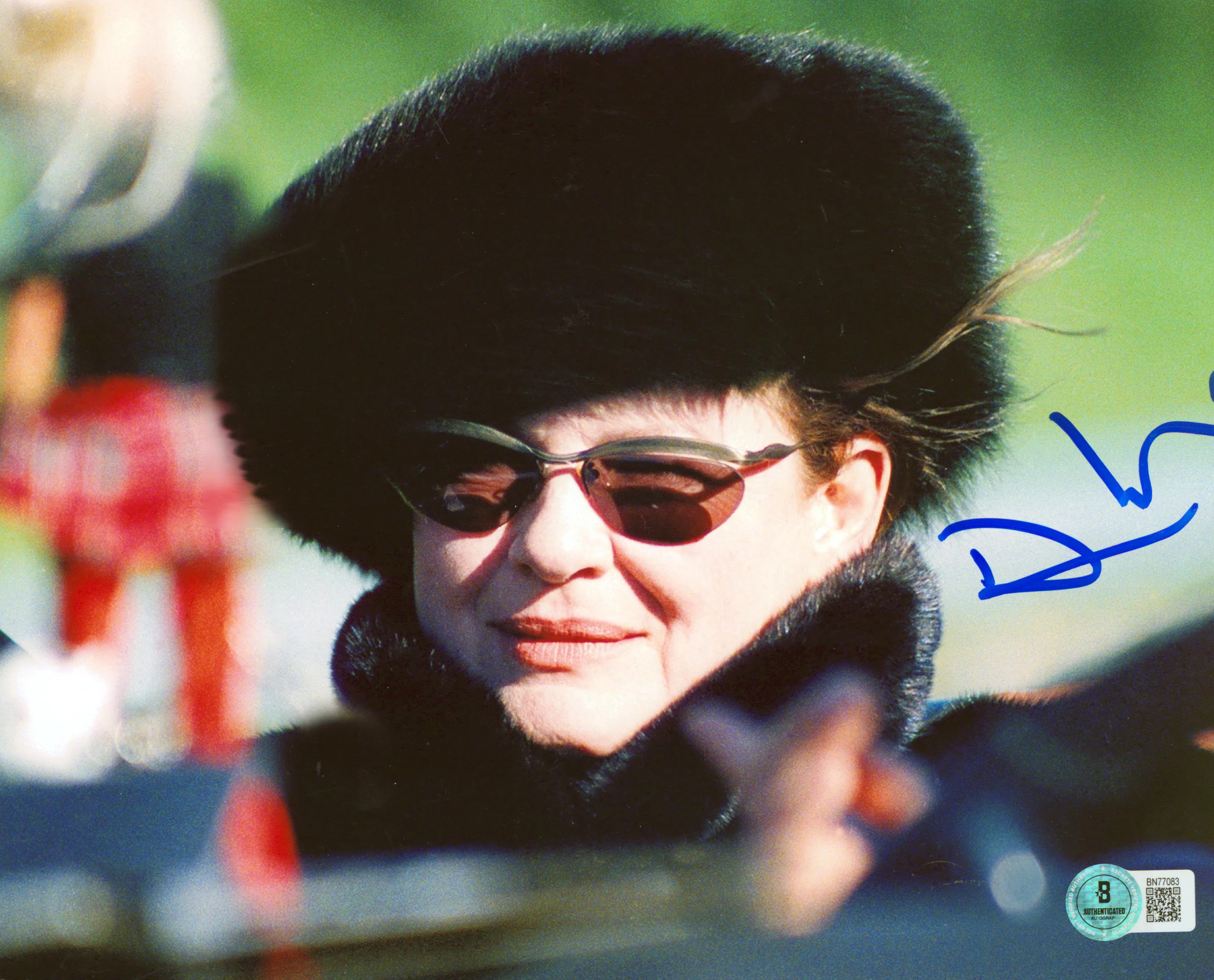 Dianne Wiest Mayor Of Kingstown Authentic Signed 8x10 Photo BAS #BN77083 - Image 2