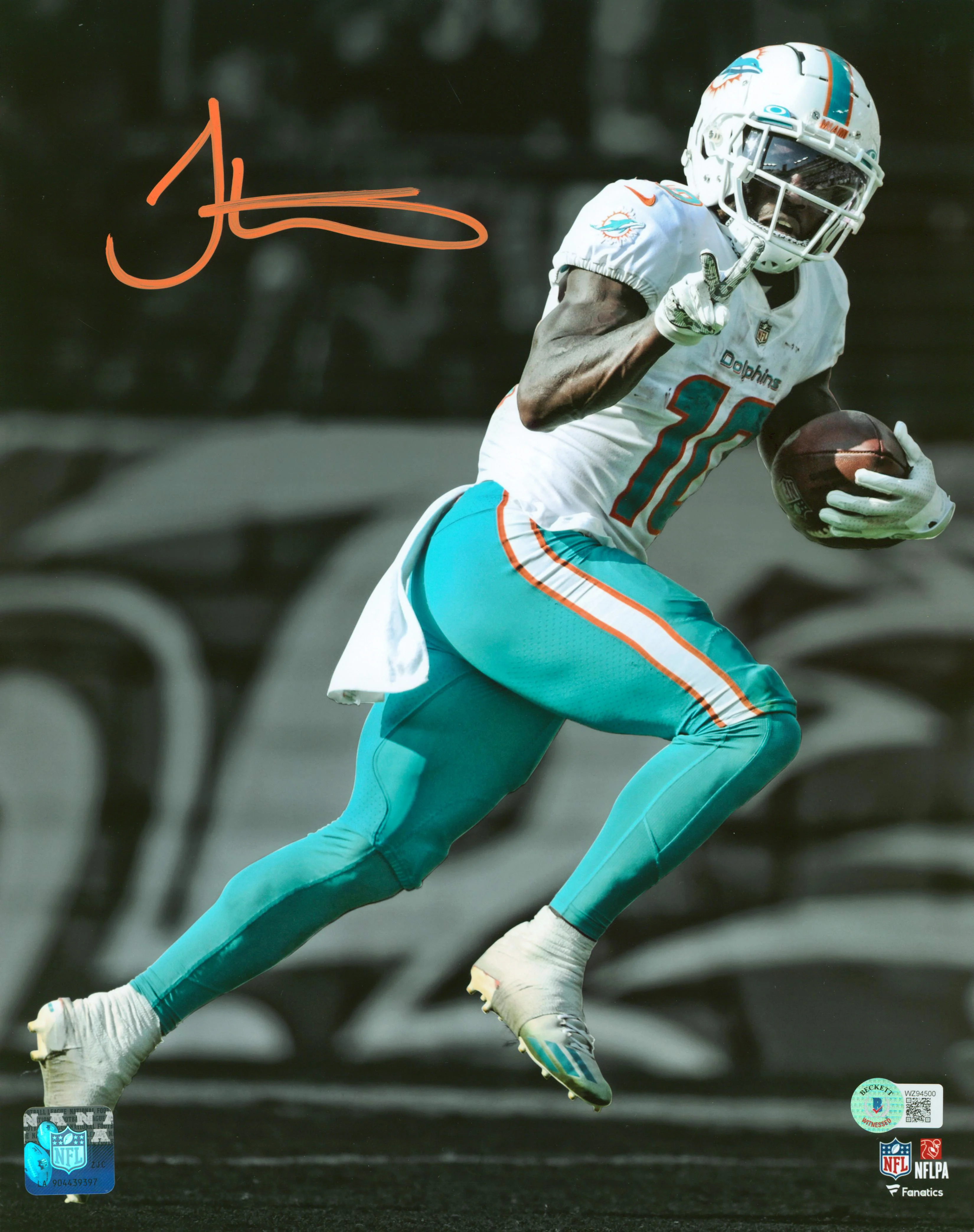 Dolphins Tyreek Hill Authentic Signed 11x14 Vertical Photo BAS Witnessed - Image 2