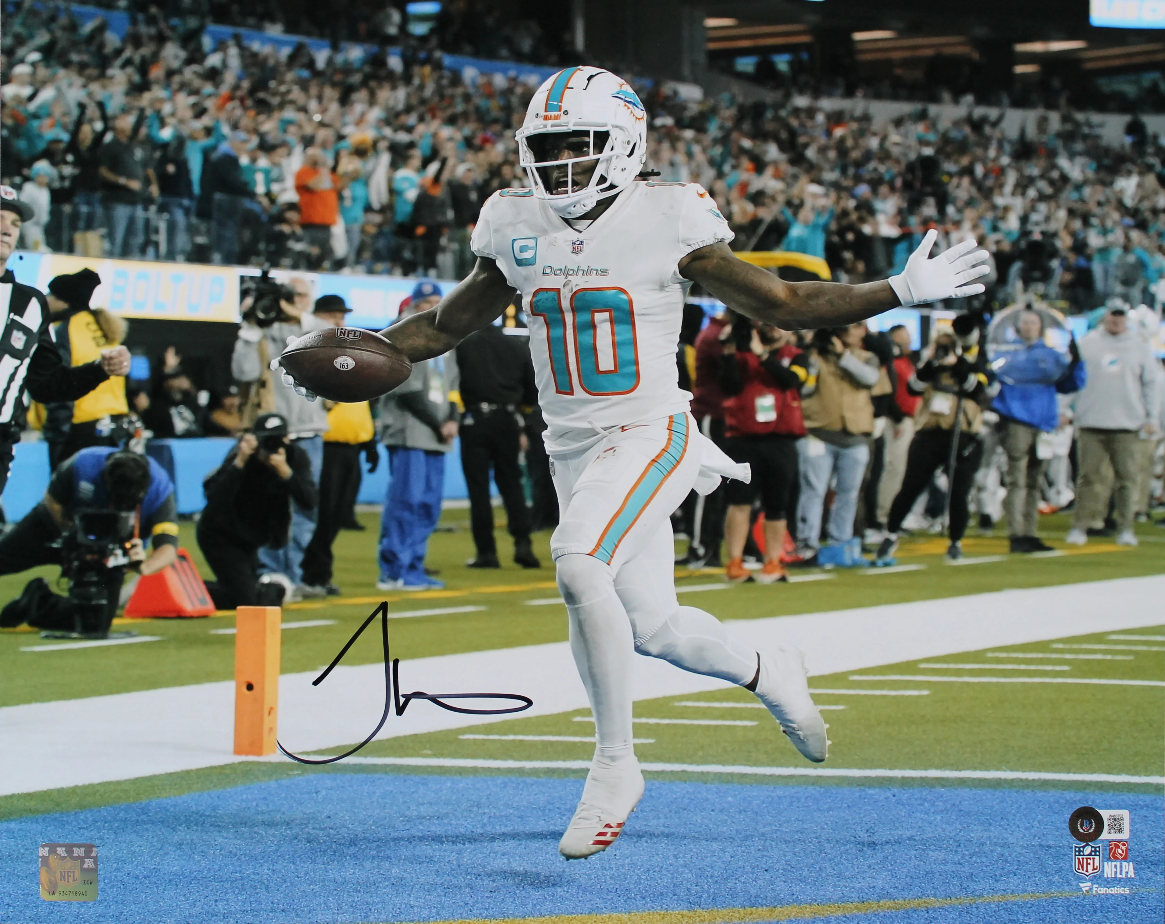 Dolphins Tyreek Hill Authentic Signed 16x20 Horizontal Photo BAS Witnessed - Image 2