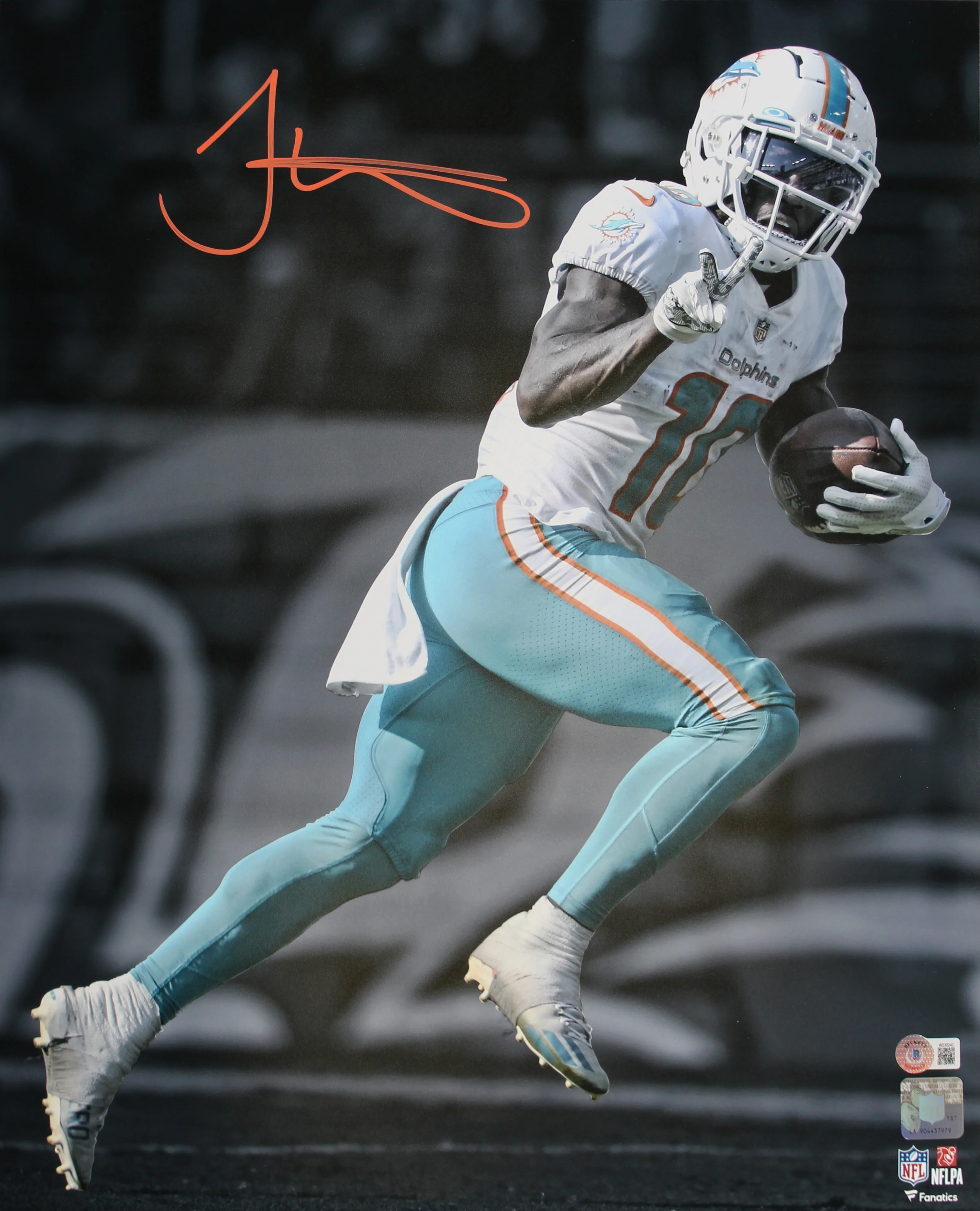 Dolphins Tyreek Hill Authentic Signed 16x20 Vertical Spotlight Photo BAS Witness - Image 2