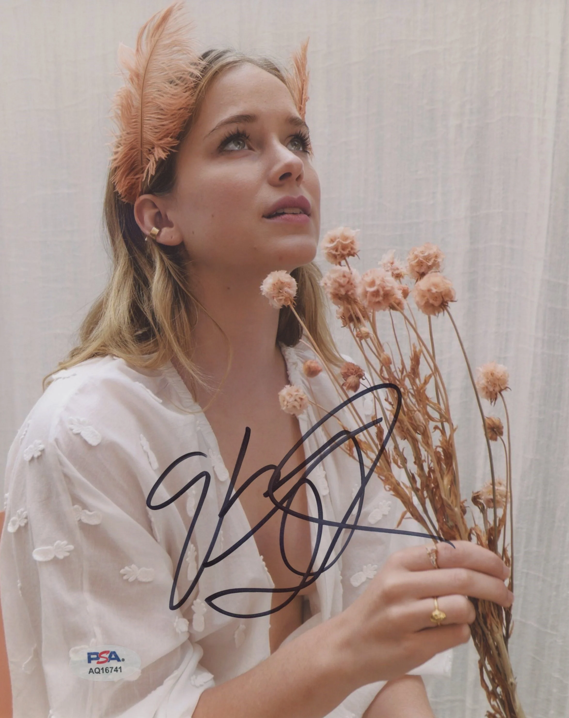 Elizabeth Lail You Authentic Signed 8x10 Photo PSA/DNA #AQ16741