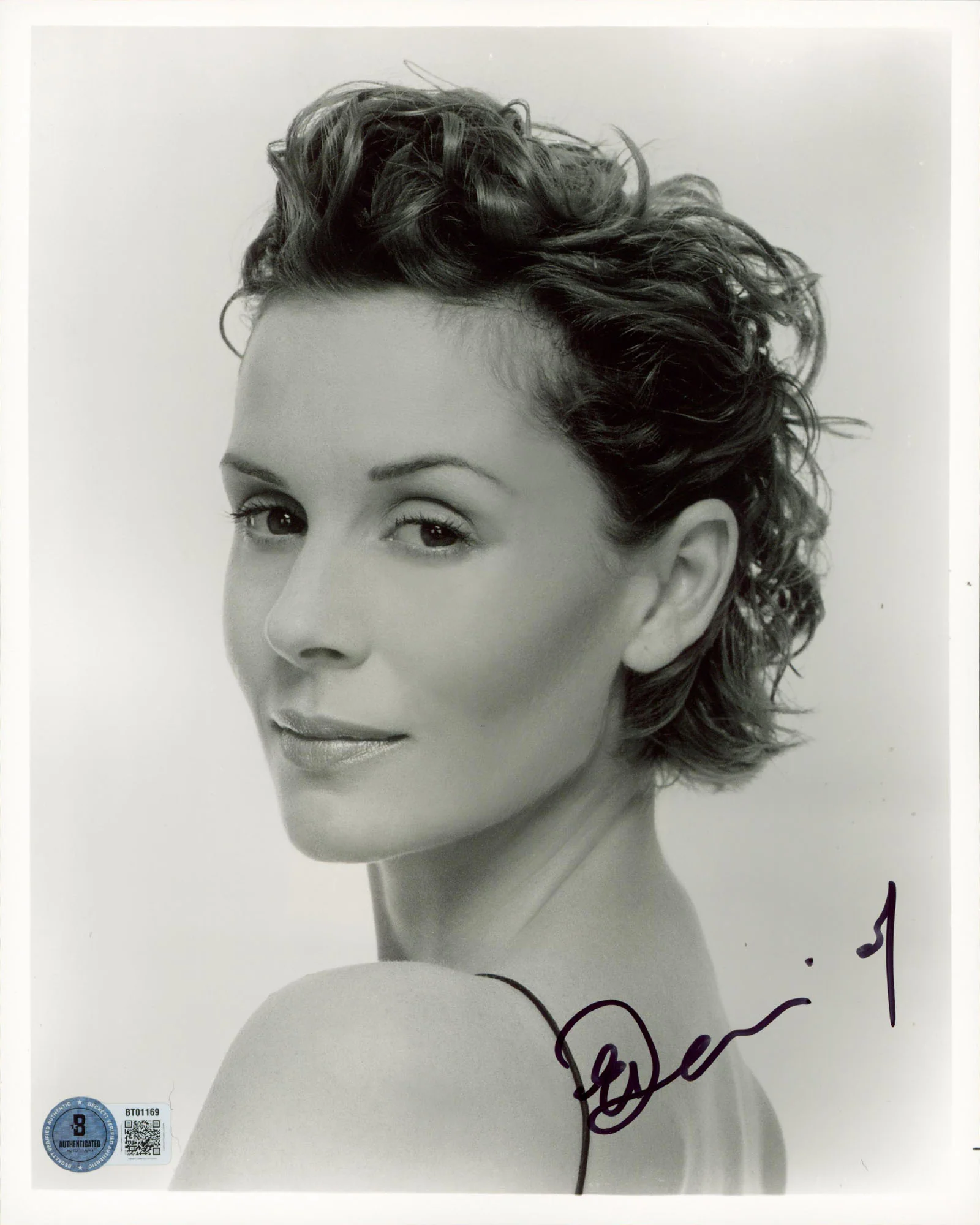 Embeth Davidtz Schindler's List Authentic Signed 8x10 Vertical Photo BAS BT01169