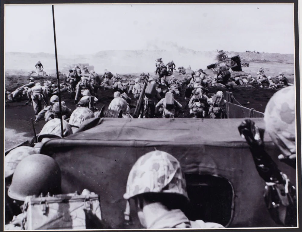 Fourth Wave Divison Marines Begin Attack On Beach Framed 11x14 WWII Photo - Image 2