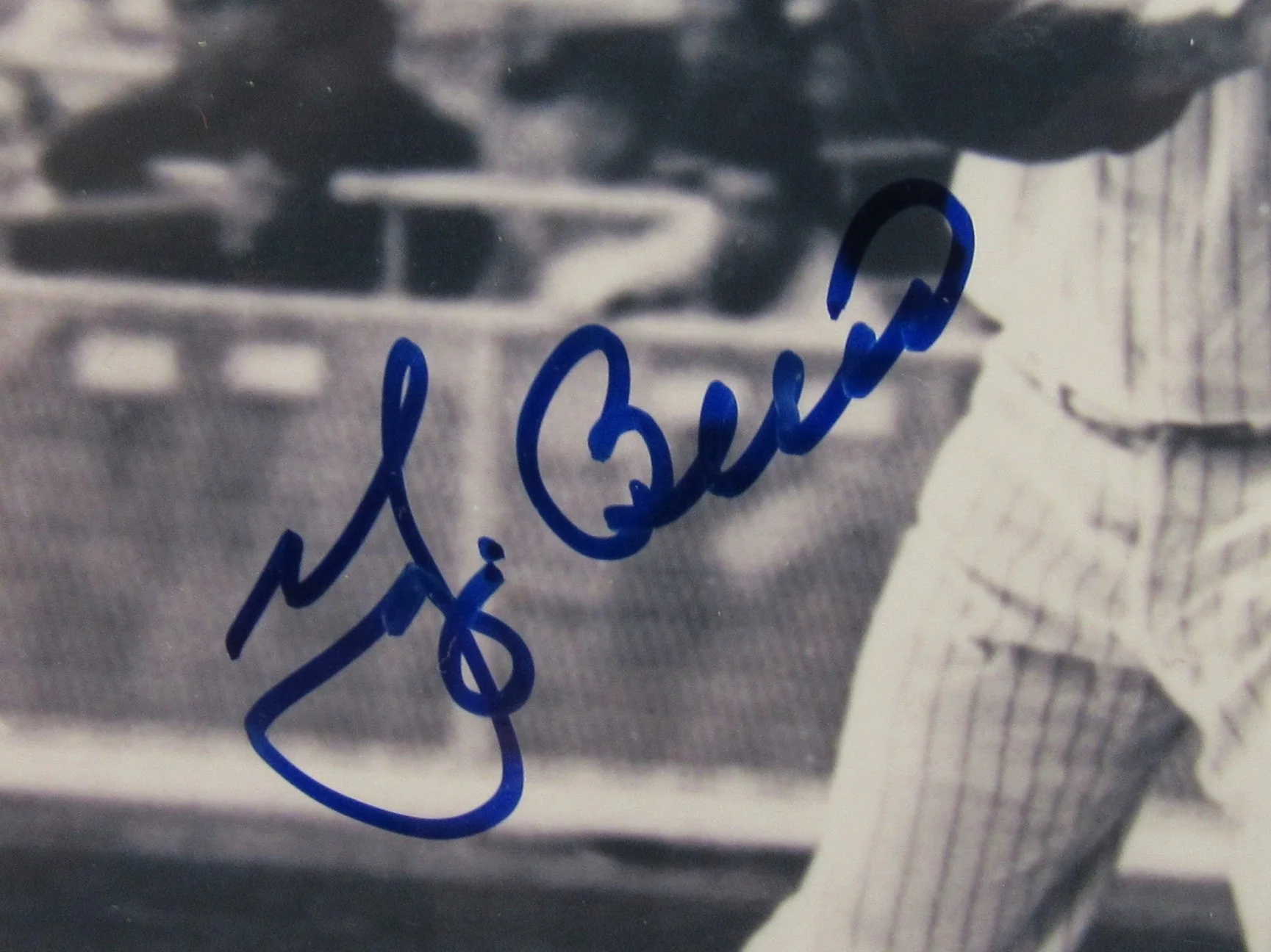 Yogi Berra Signed 8x10 Photo JSA CL29185 - Image 3