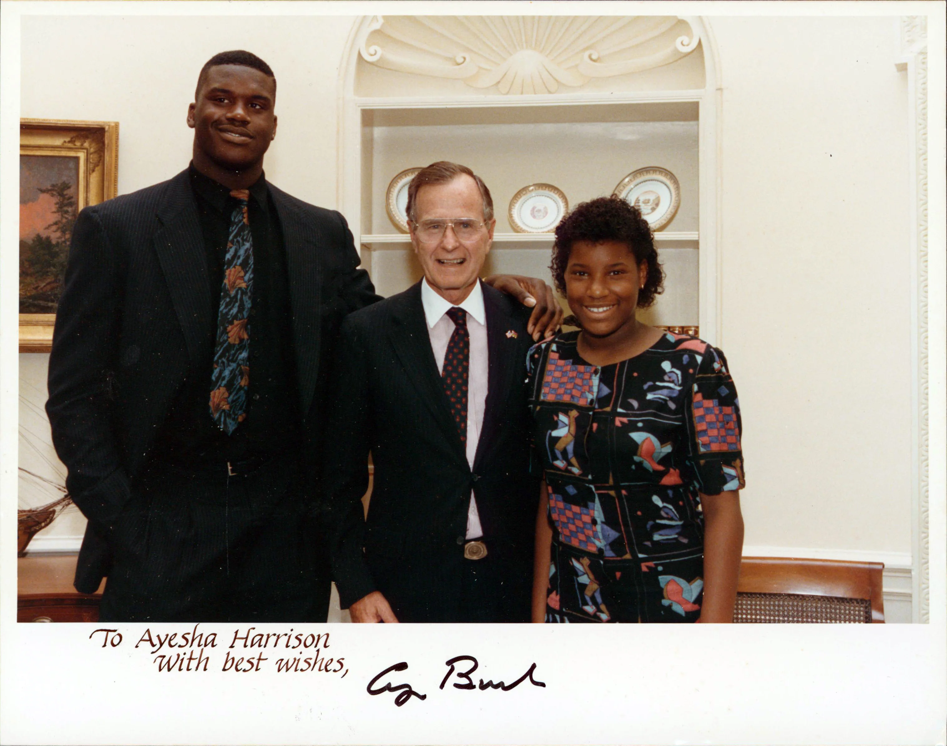 George H.W. Bush Signed 8x10 White House Photo w/ Shaquille O'Neal & Sister BAS - Image 2