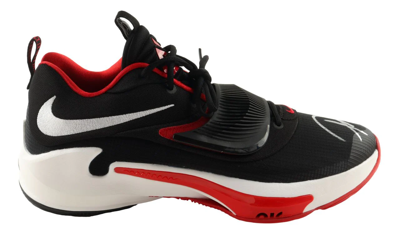 Giannis Antetokounmpo Bucks Signed Right Nike Zoom Freak 3 Bred Shoe BAS - Image 2