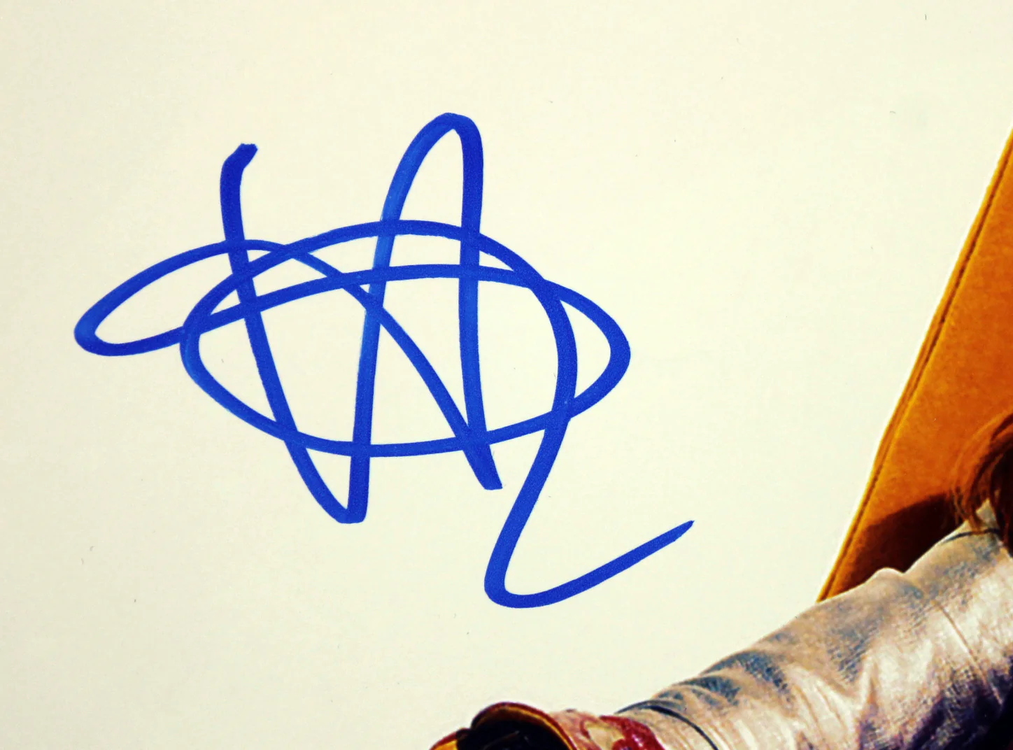 Girlboss (Britt Robertson, Johnny Simmons +9) Signed 12x18 Photo BAS #A85161 - Image 6