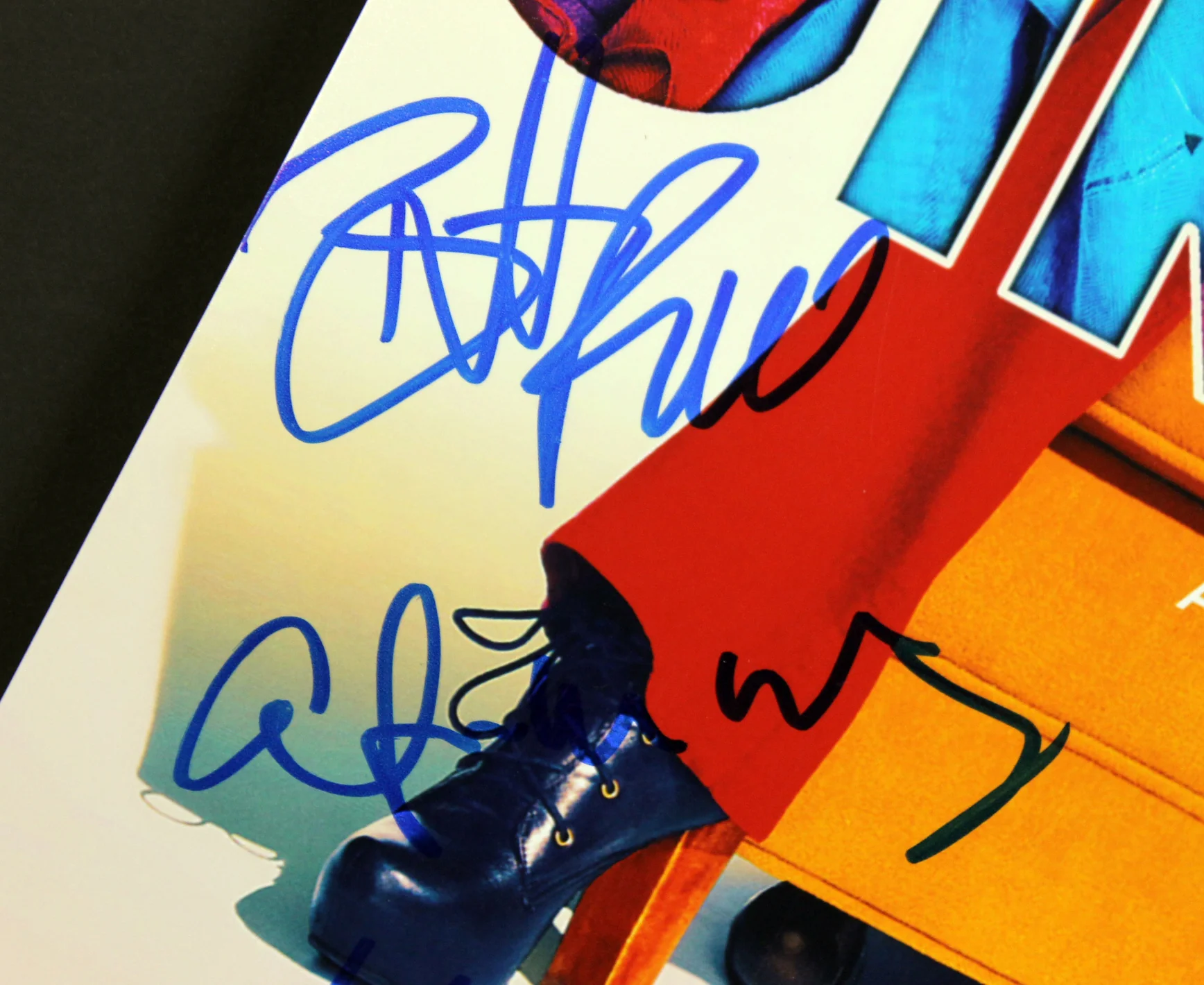 Girlboss (Britt Robertson, Johnny Simmons +9) Signed 12x18 Photo BAS #A85161 - Image 7