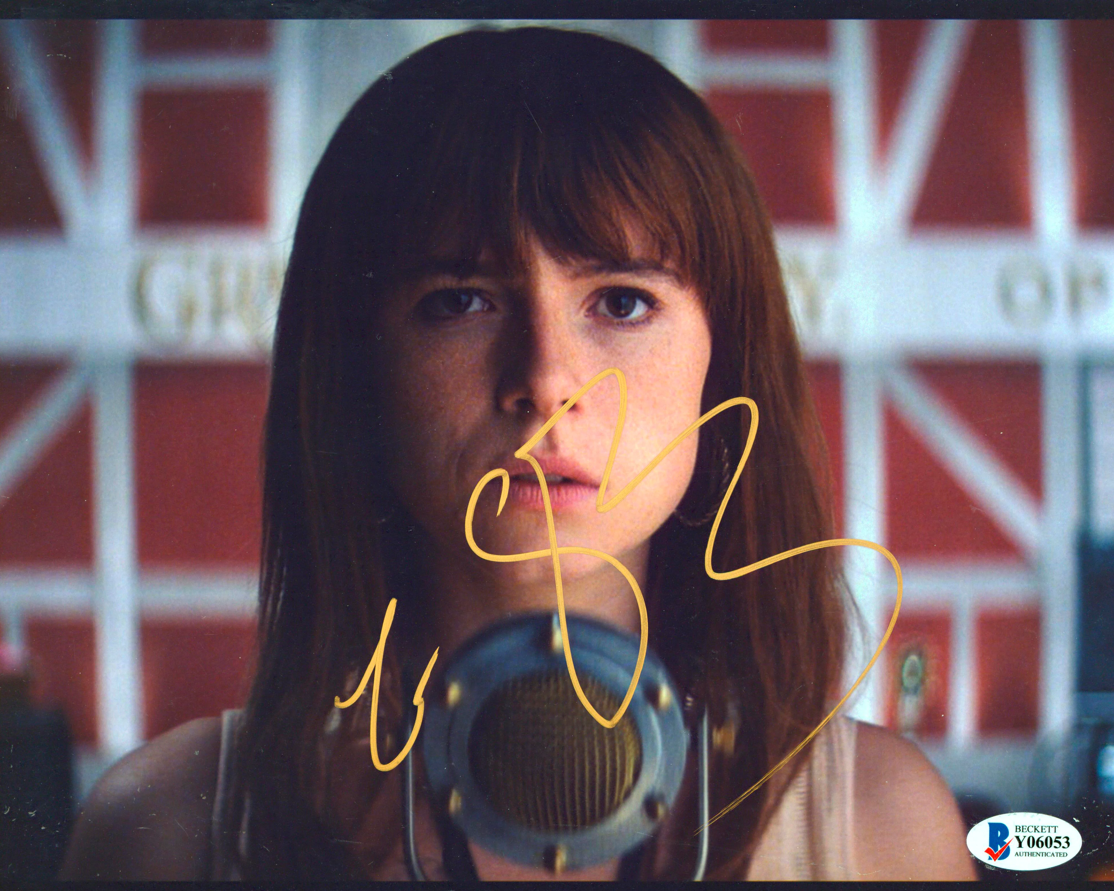Jessie Buckley The Lost Daughter Authentic Signed 8x10 Photo BAS #Y06053 - Image 2