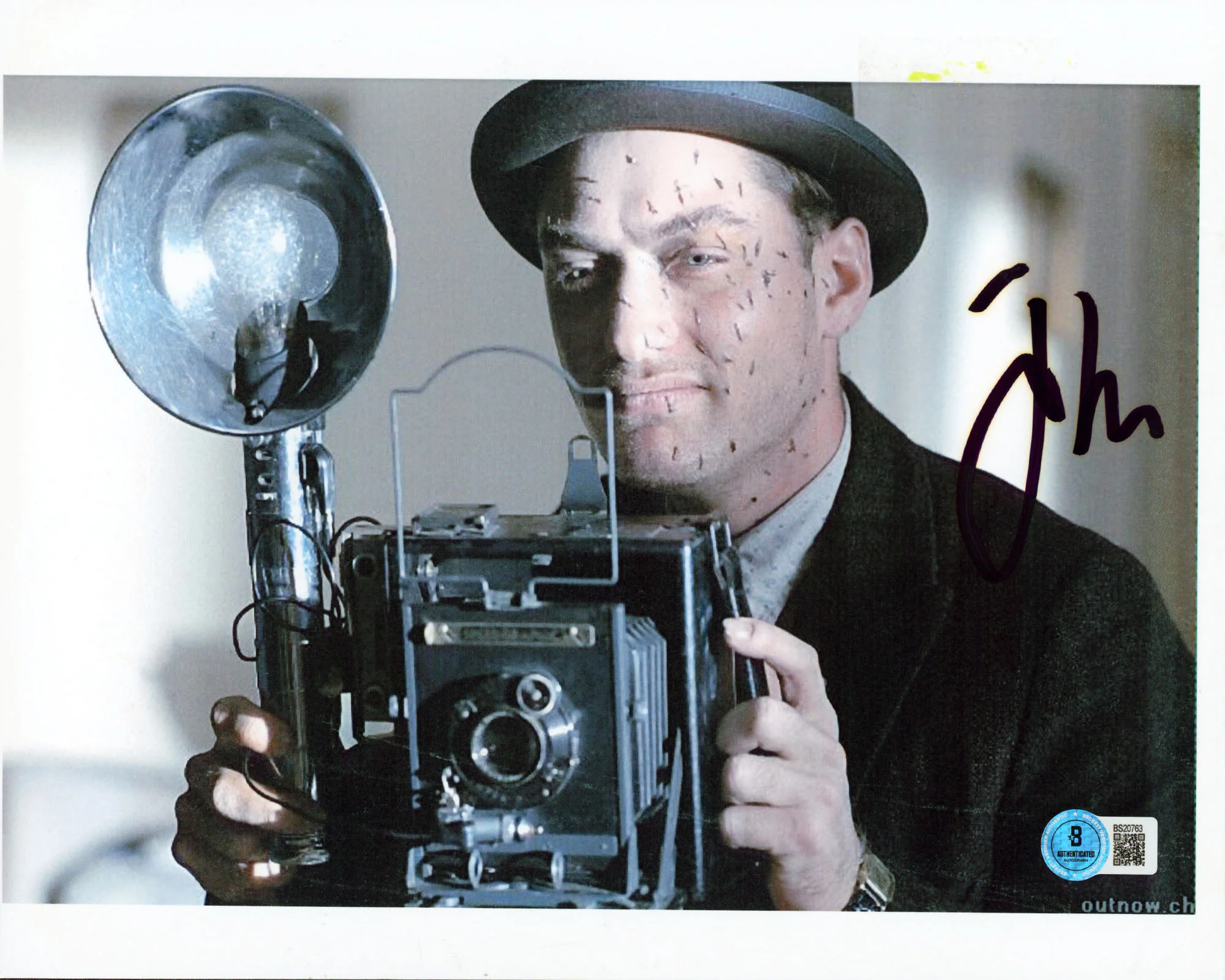 Jude Law Road To Perdition Authentic Signed 8.5x11 Horizontal Photo BAS #BS20763 - Image 2