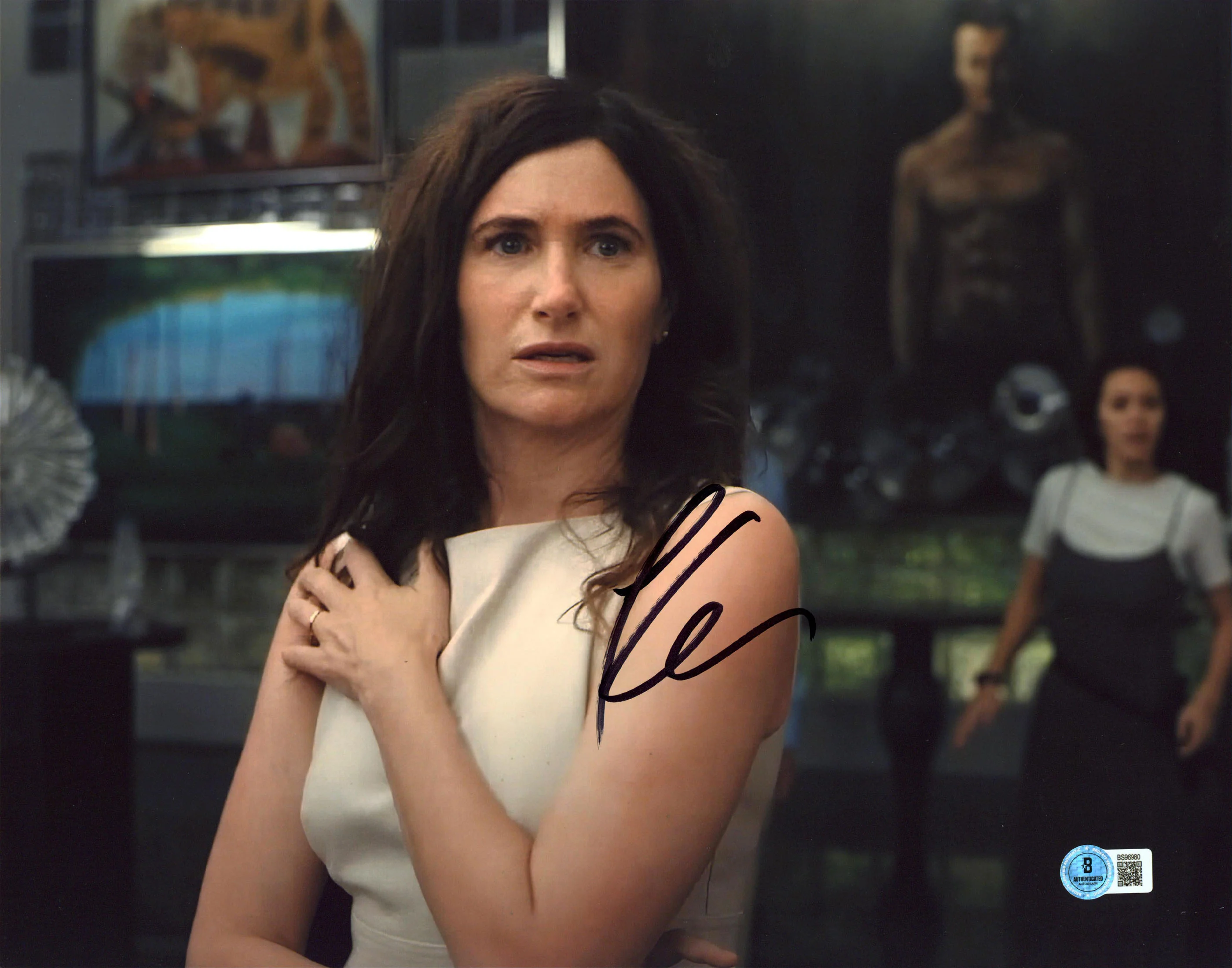 Kathryn Hahn Glass Onion: A Knives Out Mystery Signed 11x14 Photo BAS #BS96980 - Image 2