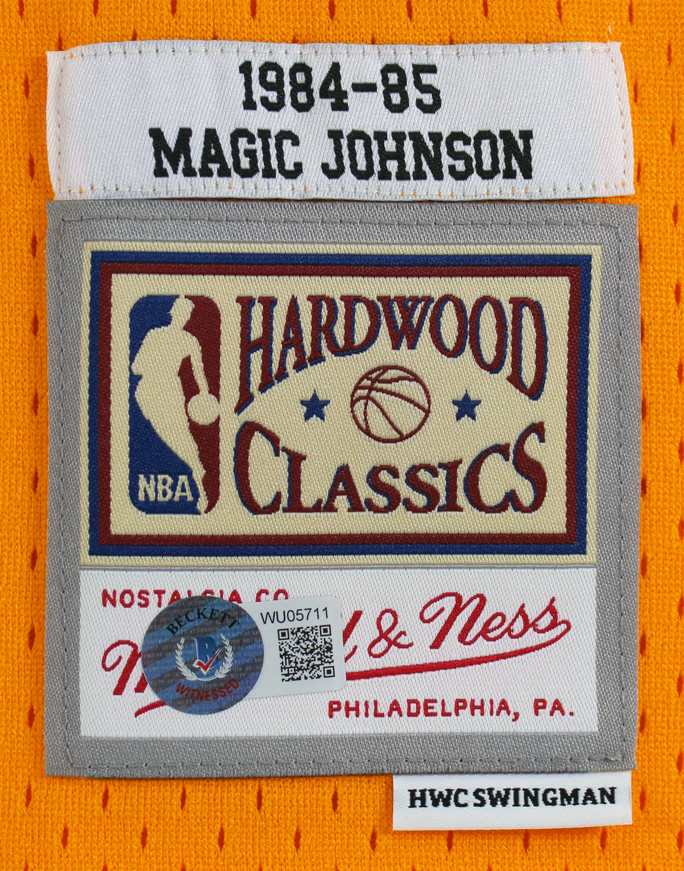Lakers Magic Johnson Signed 1984-85 M&N HWC Swingman Yellow Jersey BAS Wit - Image 6