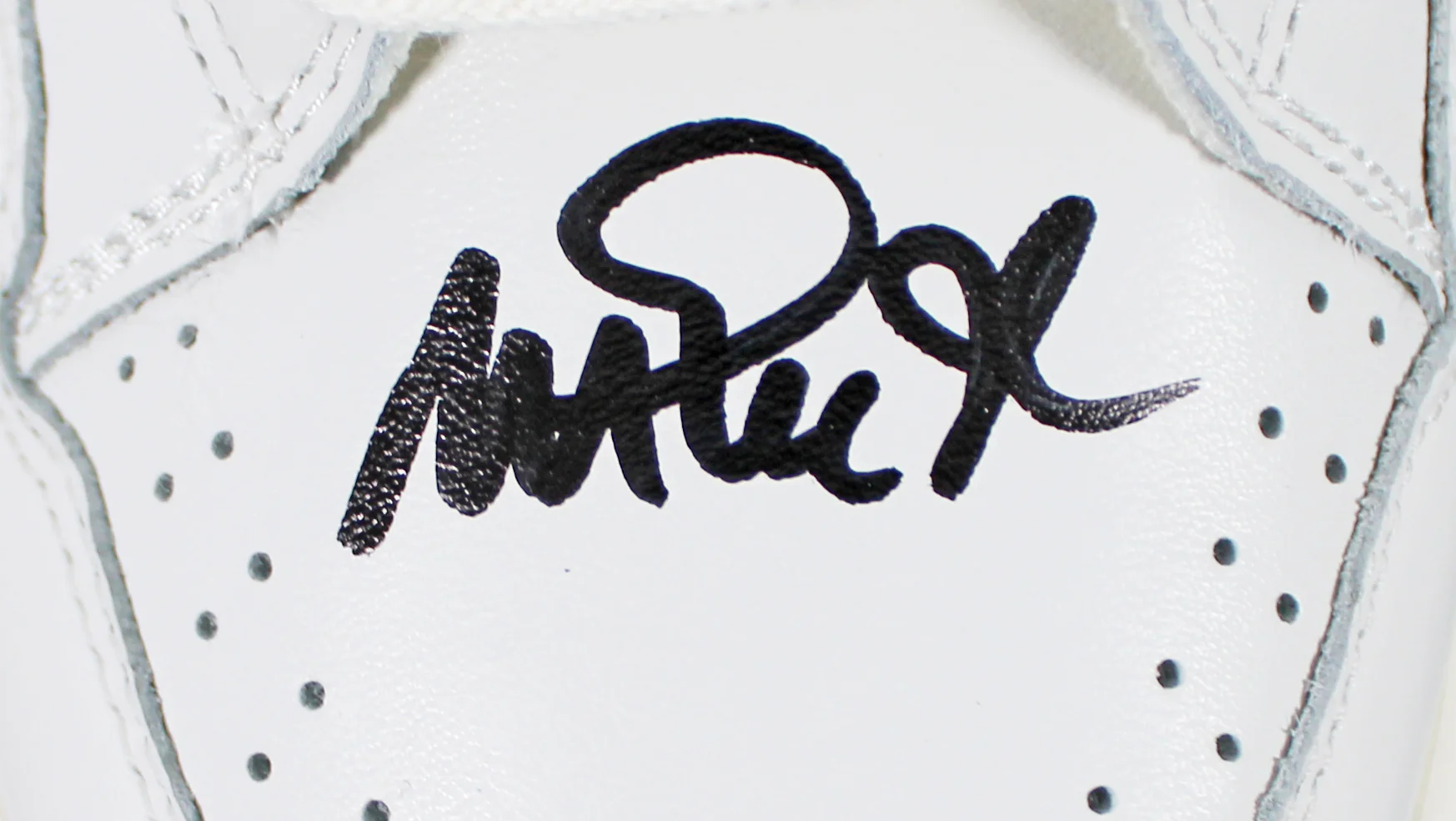 Lakers Magic Johnson Signed Right Purple & White Converse Weapon Shoe BAS Wit 2 - Image 3
