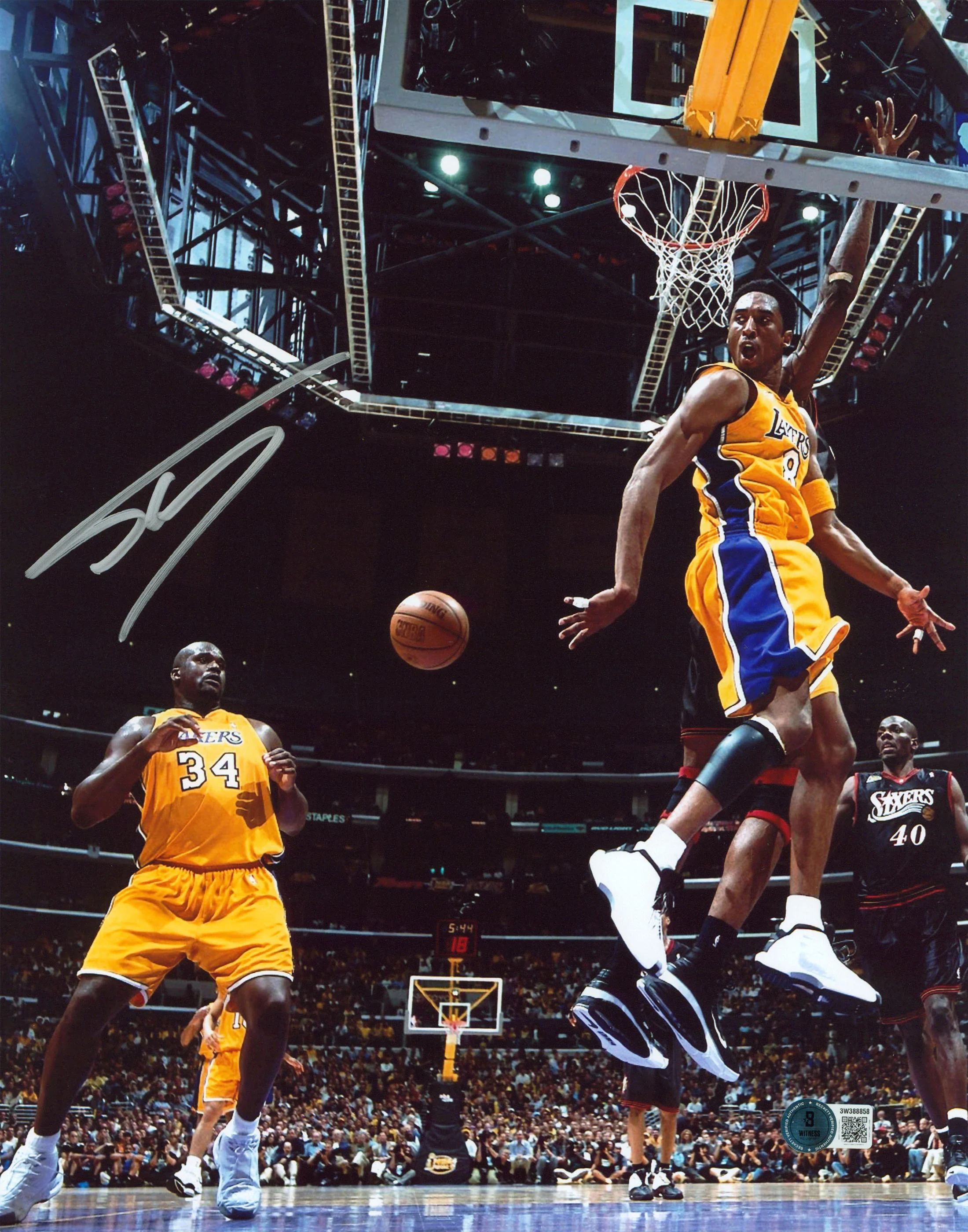 Lakers Shaquille O'Neal Signed 11x14 Vertical Photo Vs Sixers BAS Witnessed - Image 2