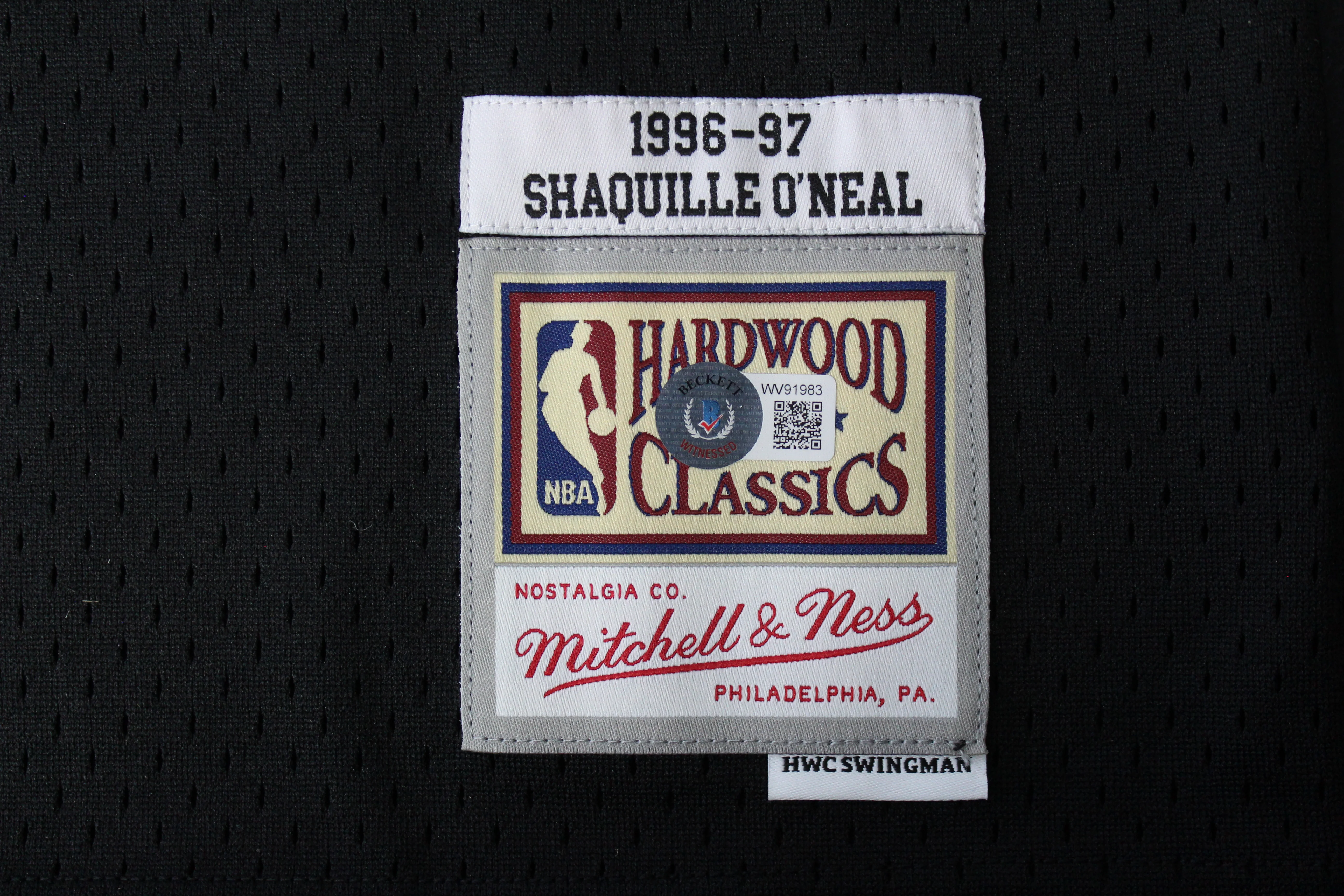 Lakers Shaquille O'Neal Signed Black Mitchell & Ness 1996-97 HWC Jersey BAS Wit - Image 5