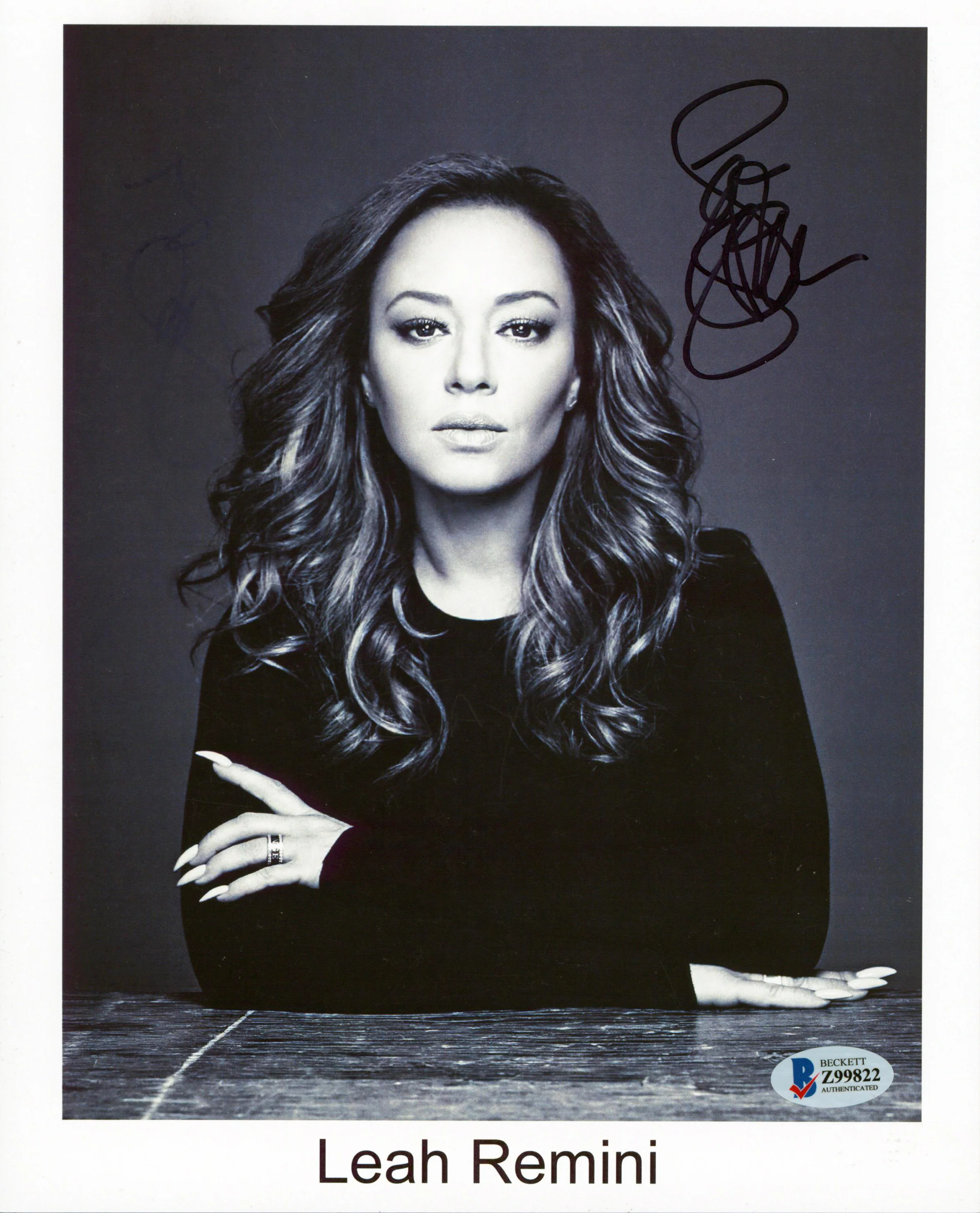 Leah Remini The King Of Queens Authentic Signed 8x10 Sexy Photo BAS #Z99822 - Image 2
