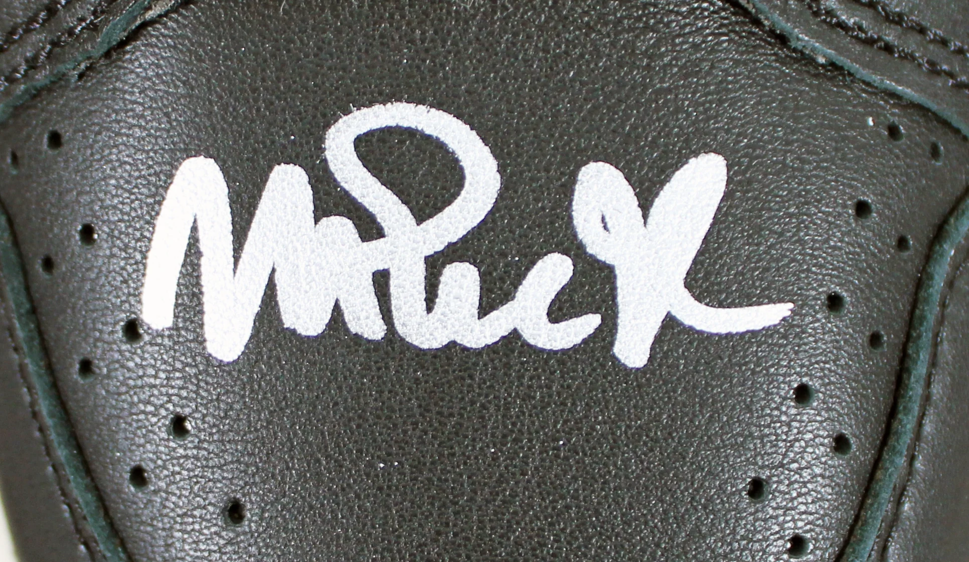 Magic Johnson Signed Left Black & White Converse Weapon Shoe W/ Case BAS Wit 2 - Image 4