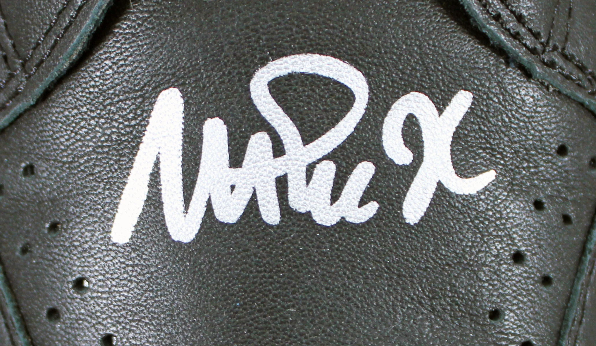 Magic Johnson Signed Right Black & White Converse Weapon Shoe W/ Case BAS Wit 2 - Image 4