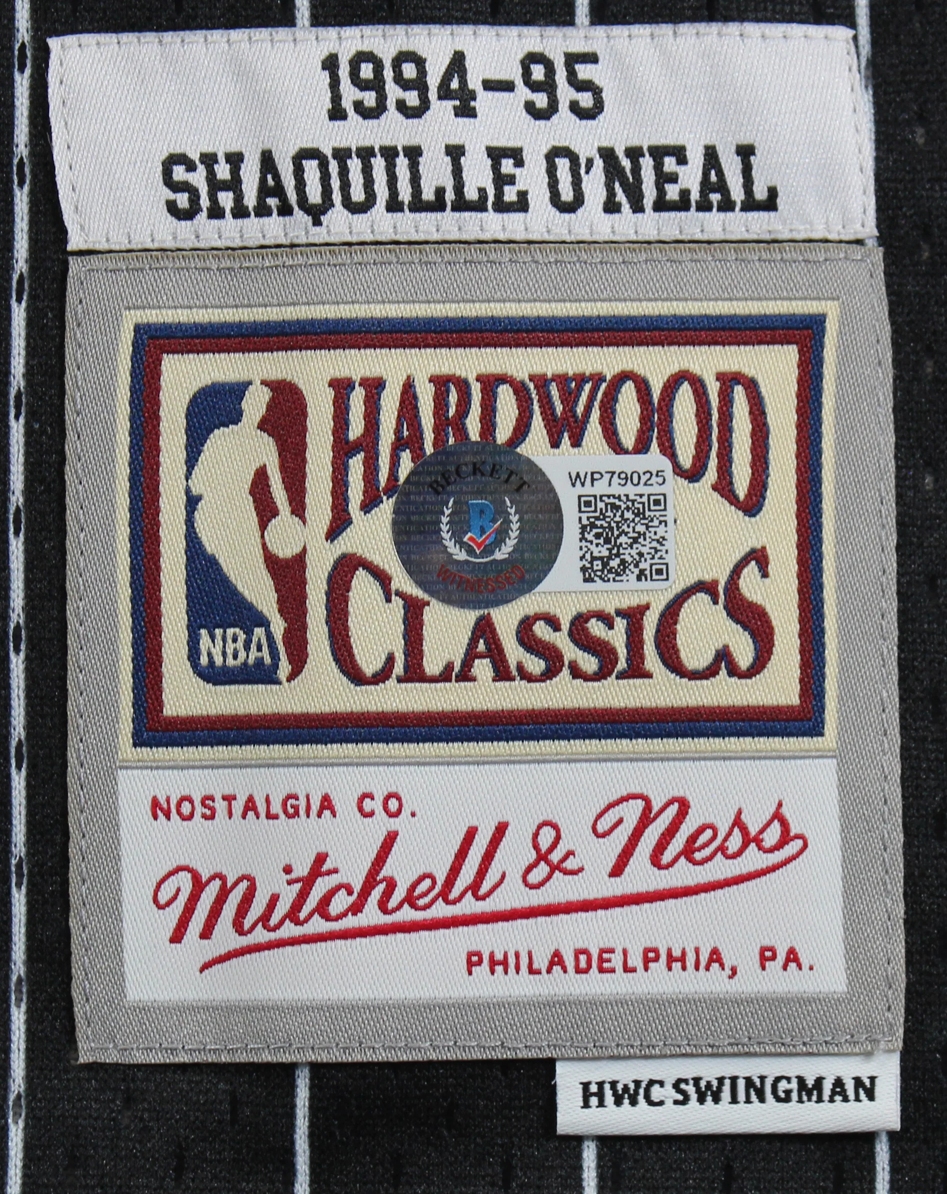 Magic Shaquille O'Neal Signed Black M&N 1994-95 HWC Swingman Jersey BAS Witness - Image 5