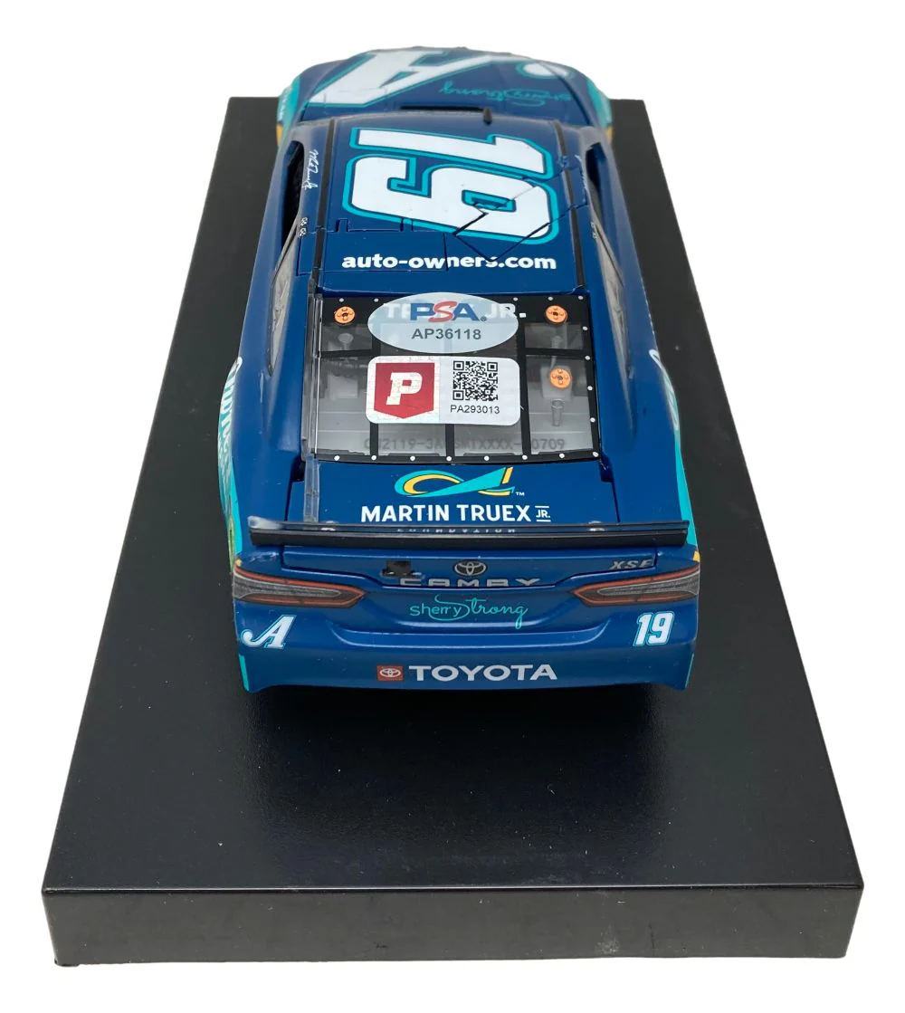 Martin Truex Jr Signed 1:24 NASCAR Auto-Owners Die-Cast Car PSA/DNA - Image 3