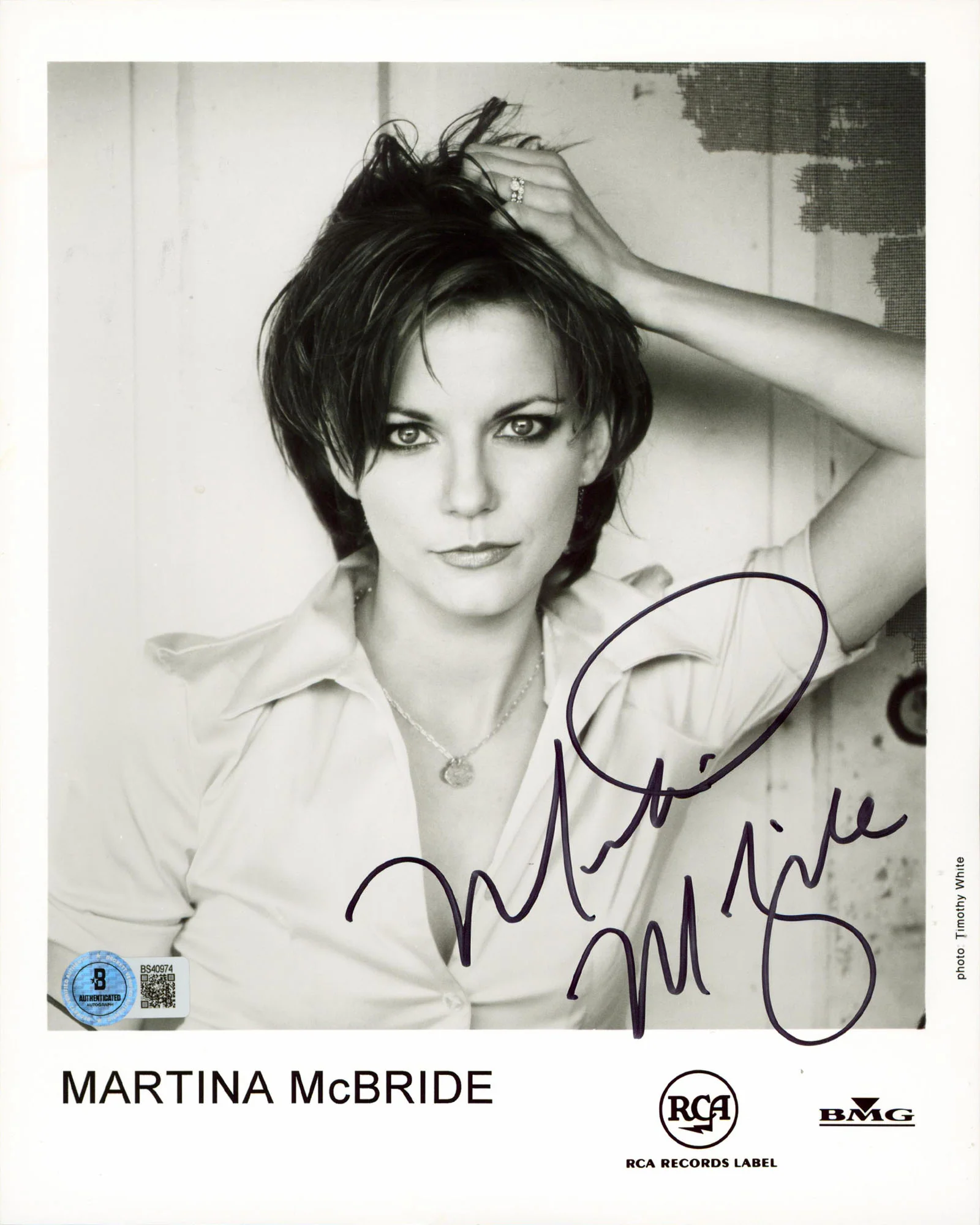 Martina McBride Musician Authentic Signed 8x10 Vertical Photo BAS #BS40974