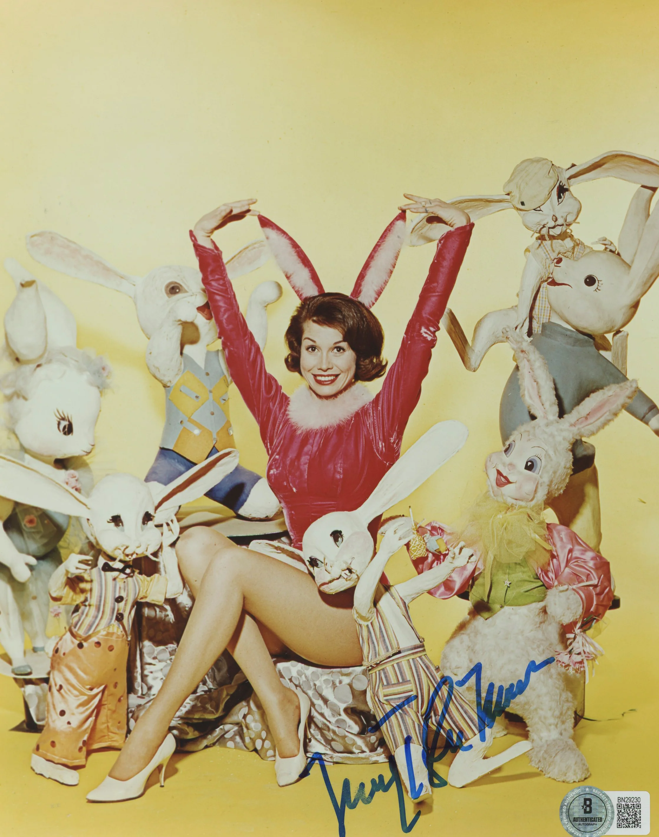 Mary Tyler Moore The Mary Tyler Moore Show Signed 8x10 Photo BAS #BN29230 - Image 2
