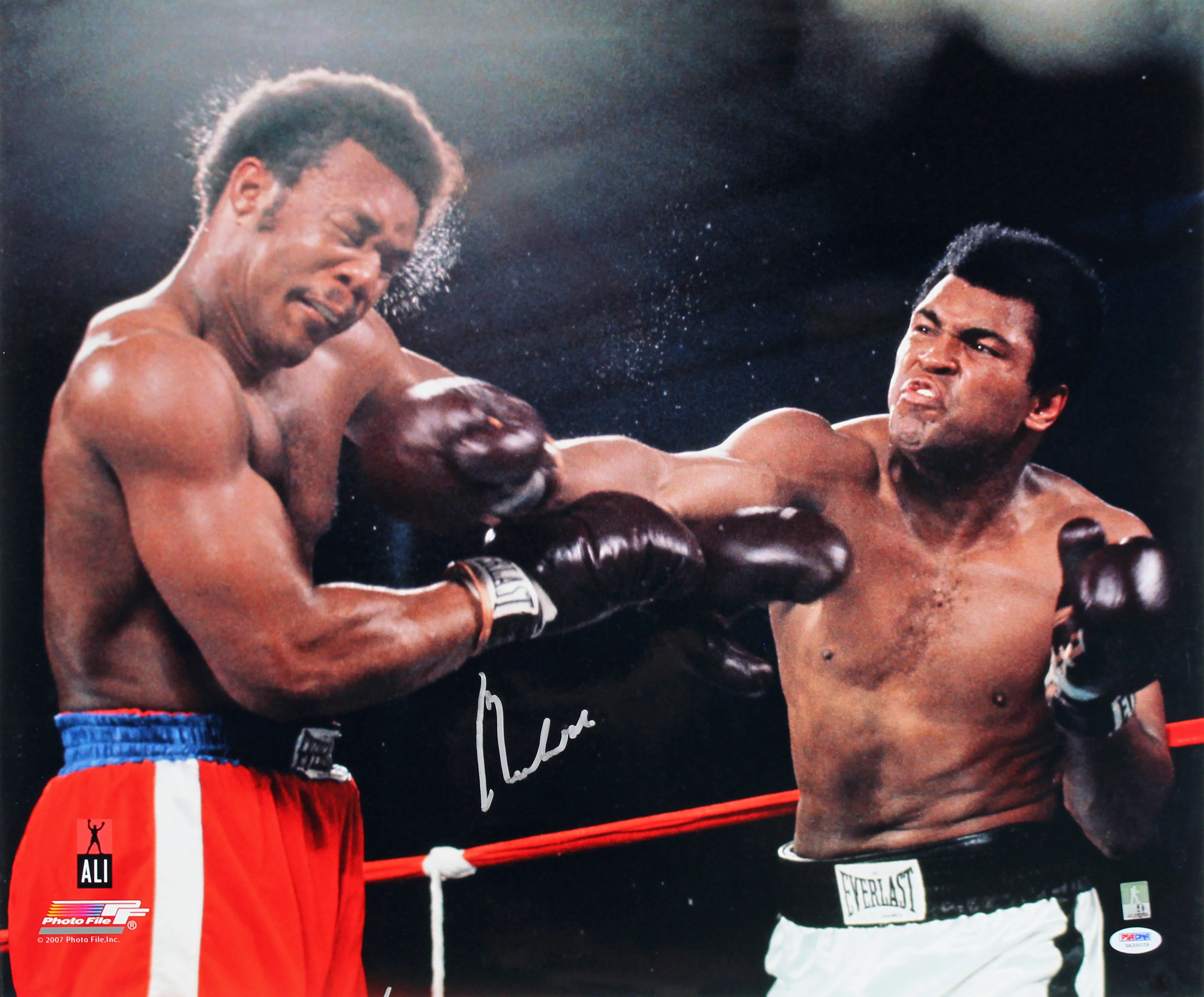 Muhammad Ali Authentic Signed 20x24 Photo Auto Grade Gem 10! PSA Itp #3A35029 - Image 2