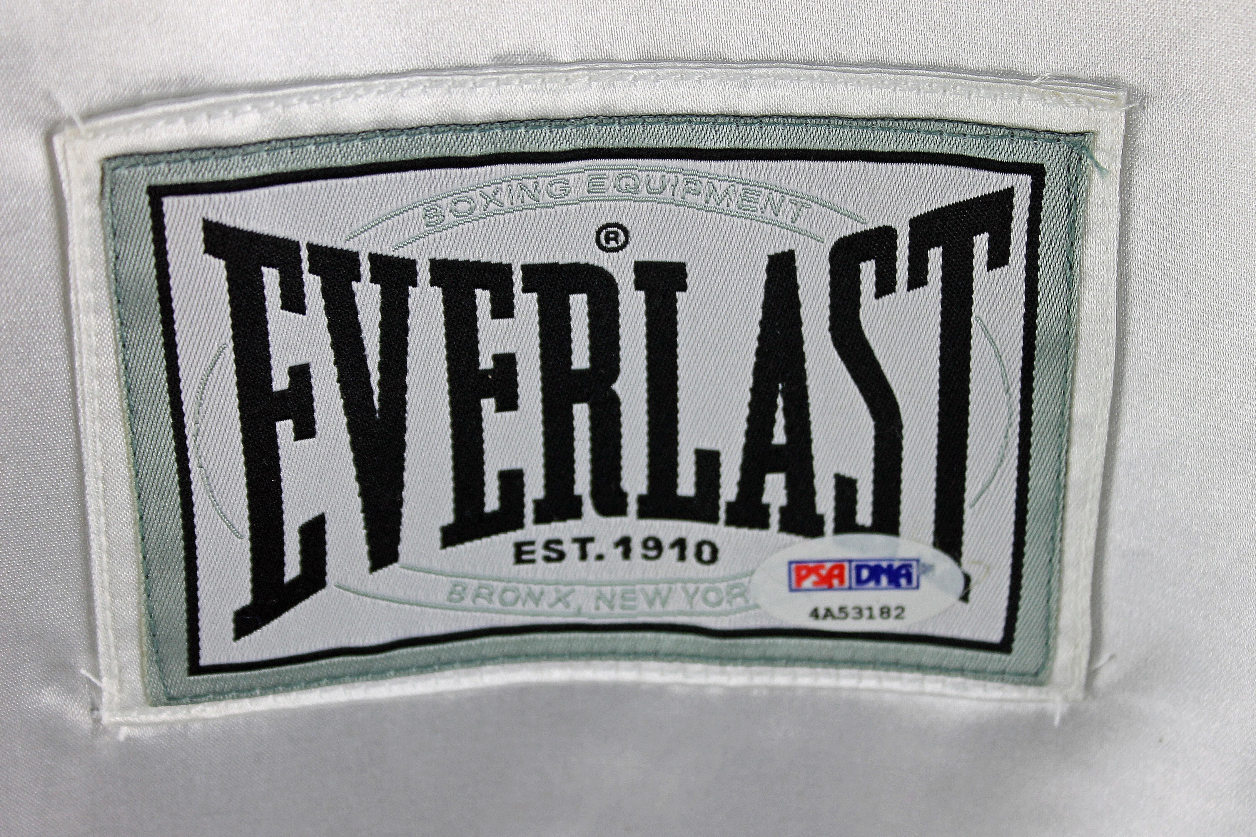Muhammad Ali Authentic Signed Everlast Boxing Robe PSA/DNA ITP #4A53182 - Image 3