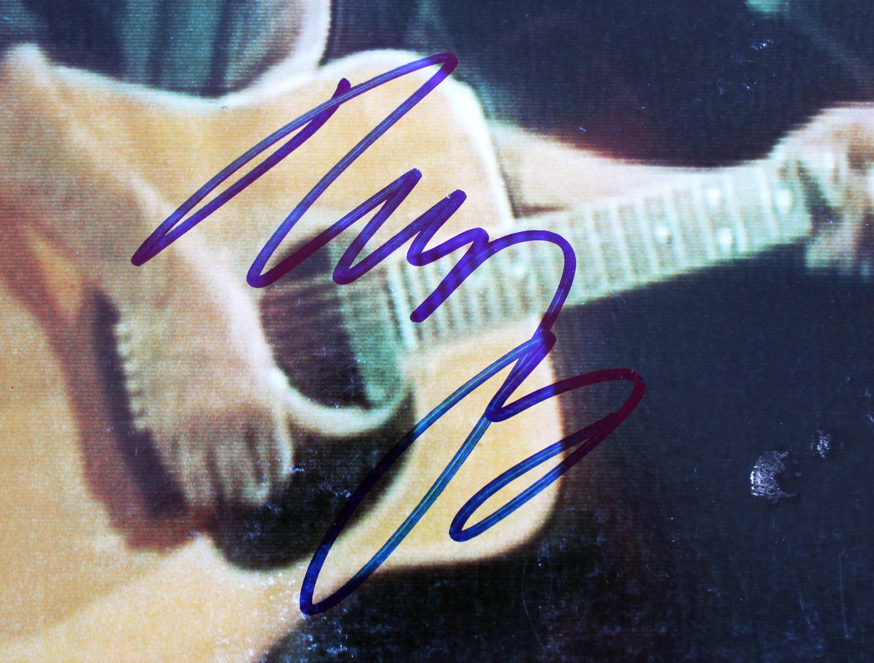Neil Young Authentic Signed In Berlin Laserdisc Cover W/o Disk BAS #AA46422 - Image 3