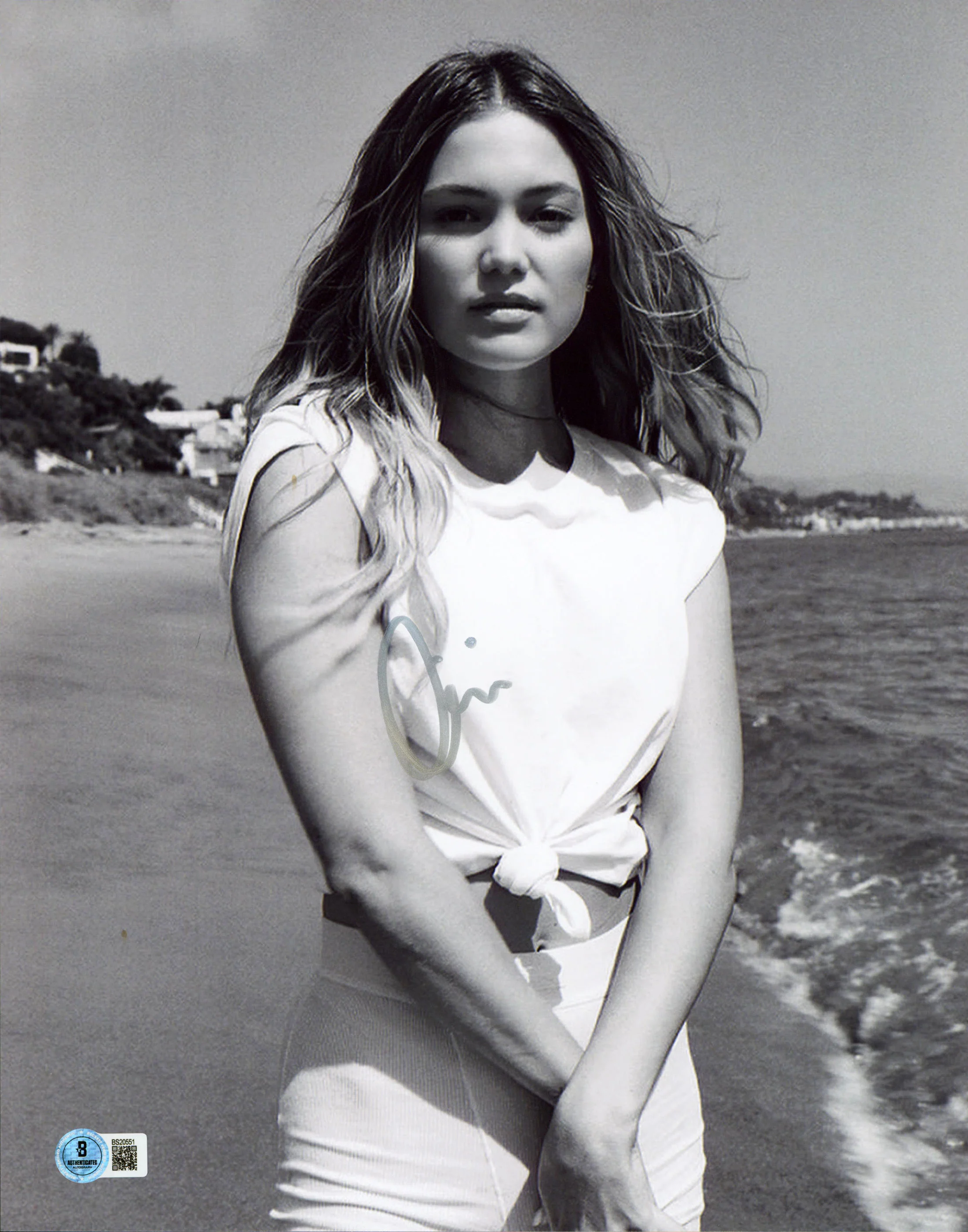 Olivia Holt Heart Eyes Authentic Signed 11x14 Vertical Photo BAS #BS20551