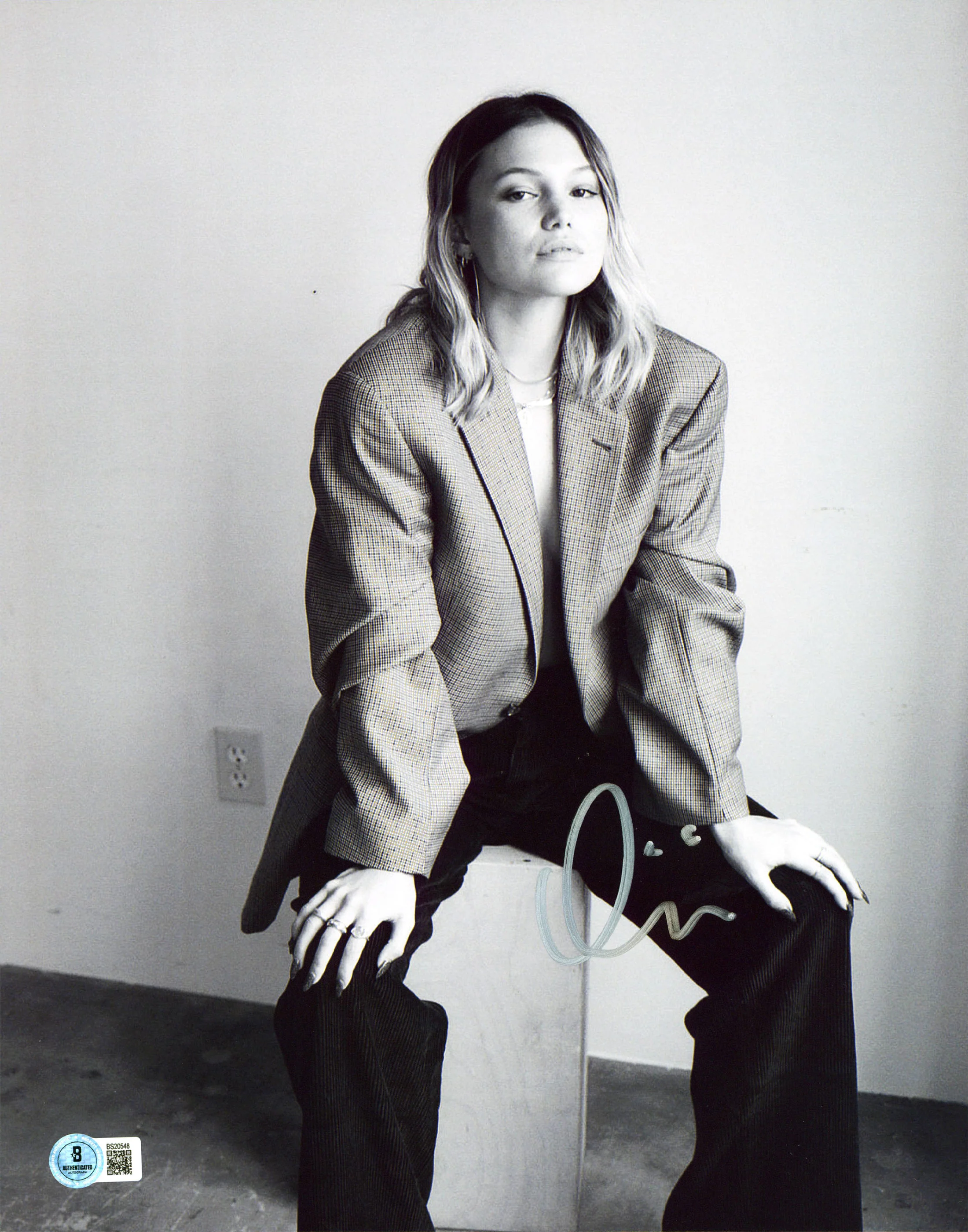 Olivia Holt Heart Eyes Authentic Signed 11x14 Vertical Photo BAS #BSA20548