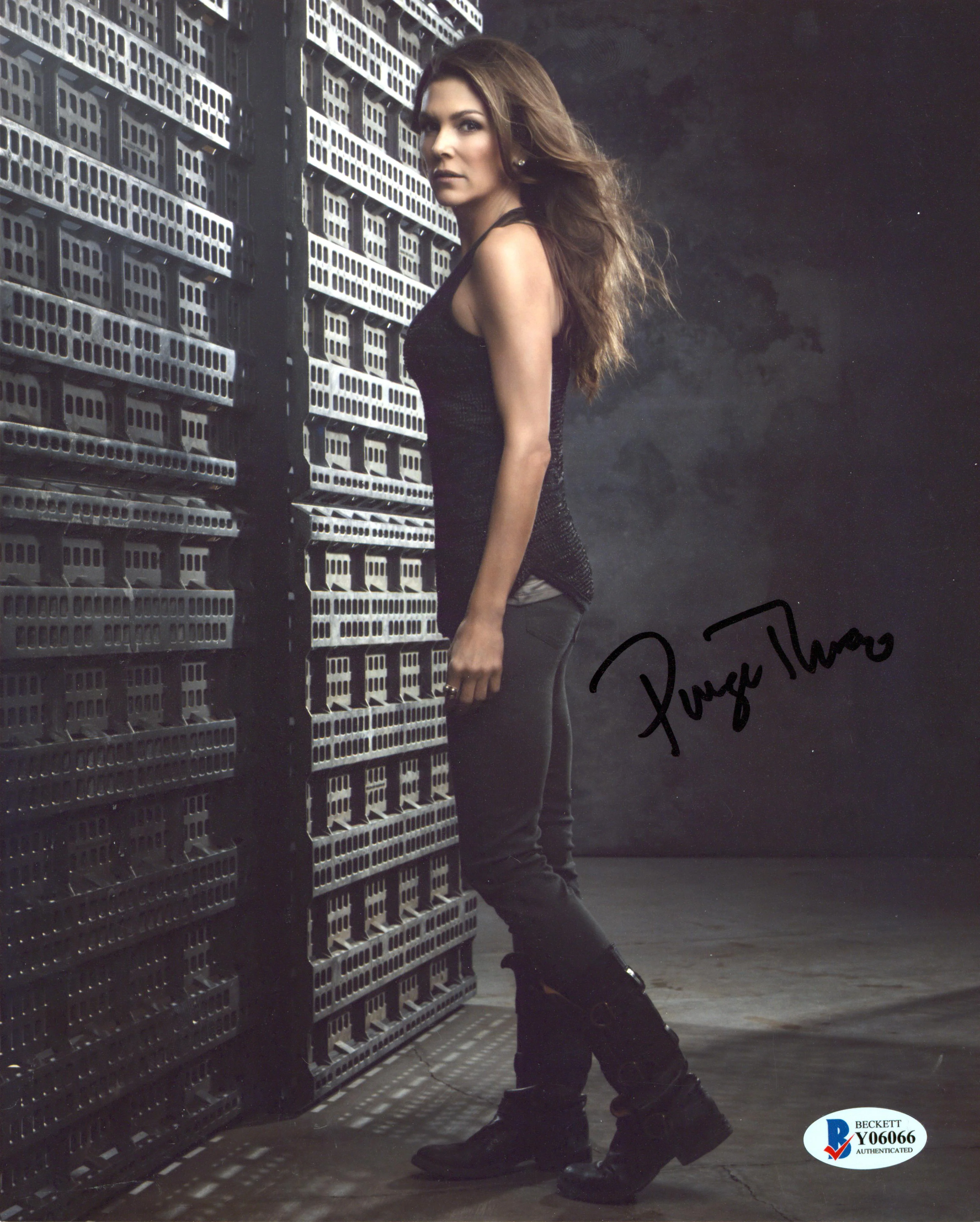 Paige Turco Teenage Mutant Ninja Turtles II Signed 8x10 Photo BAS #Y06066 - Image 2