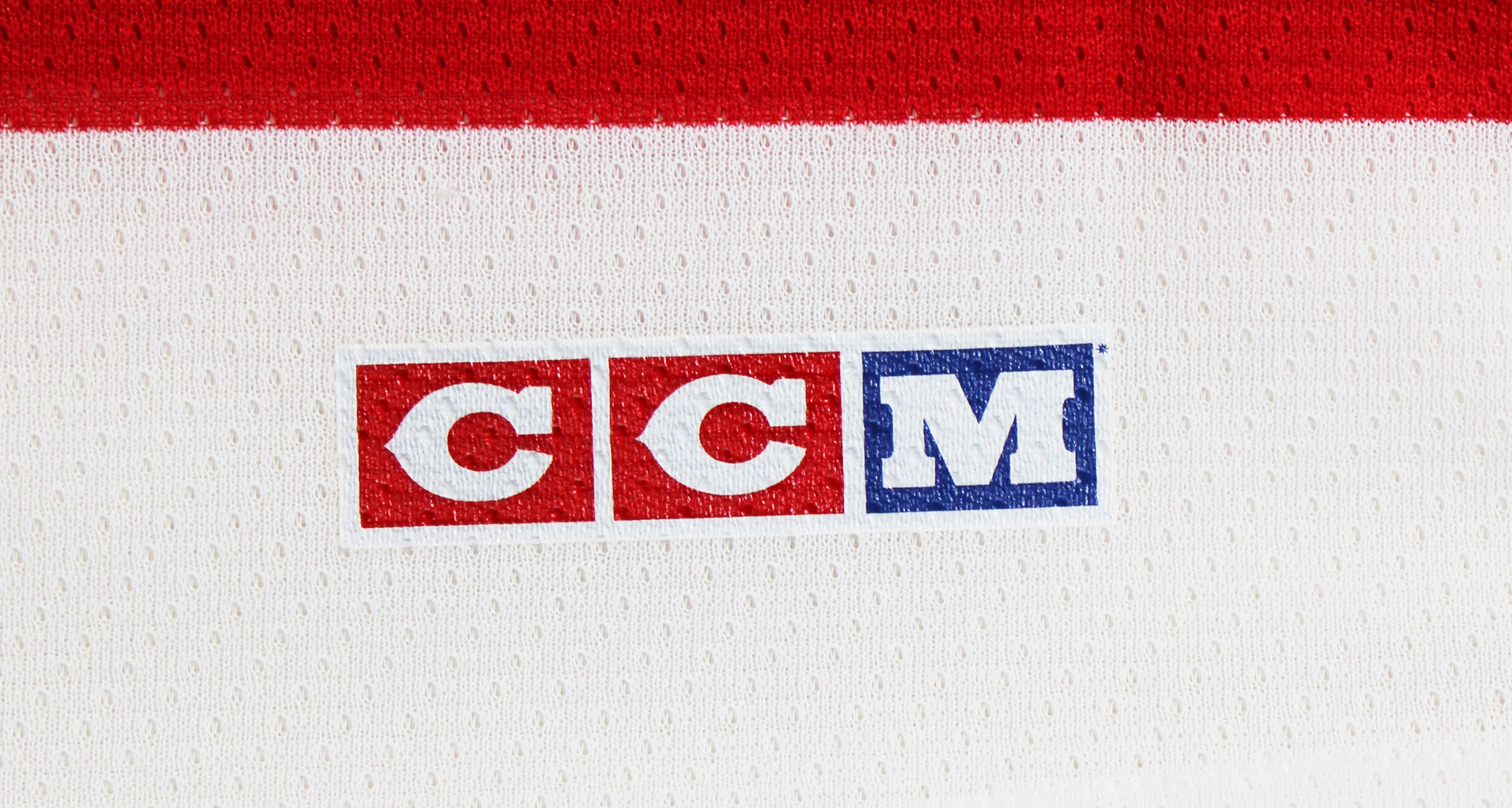 Red Wings Gordie Howe "Mr. Hockey, HOF 1972" Signed White CCM Jersey PSA #Q41382 - Image 5